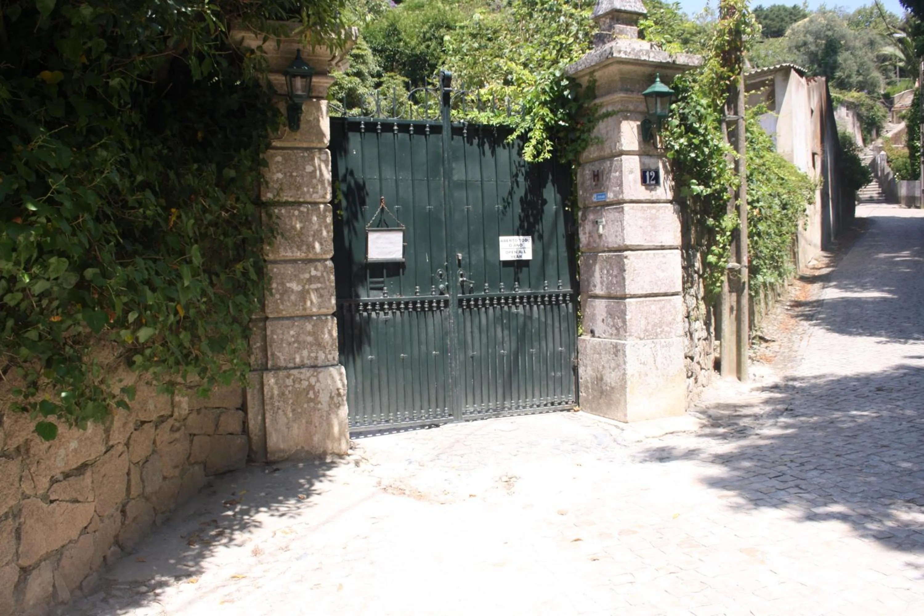 Facade/entrance in Hotel Sintra Jardim