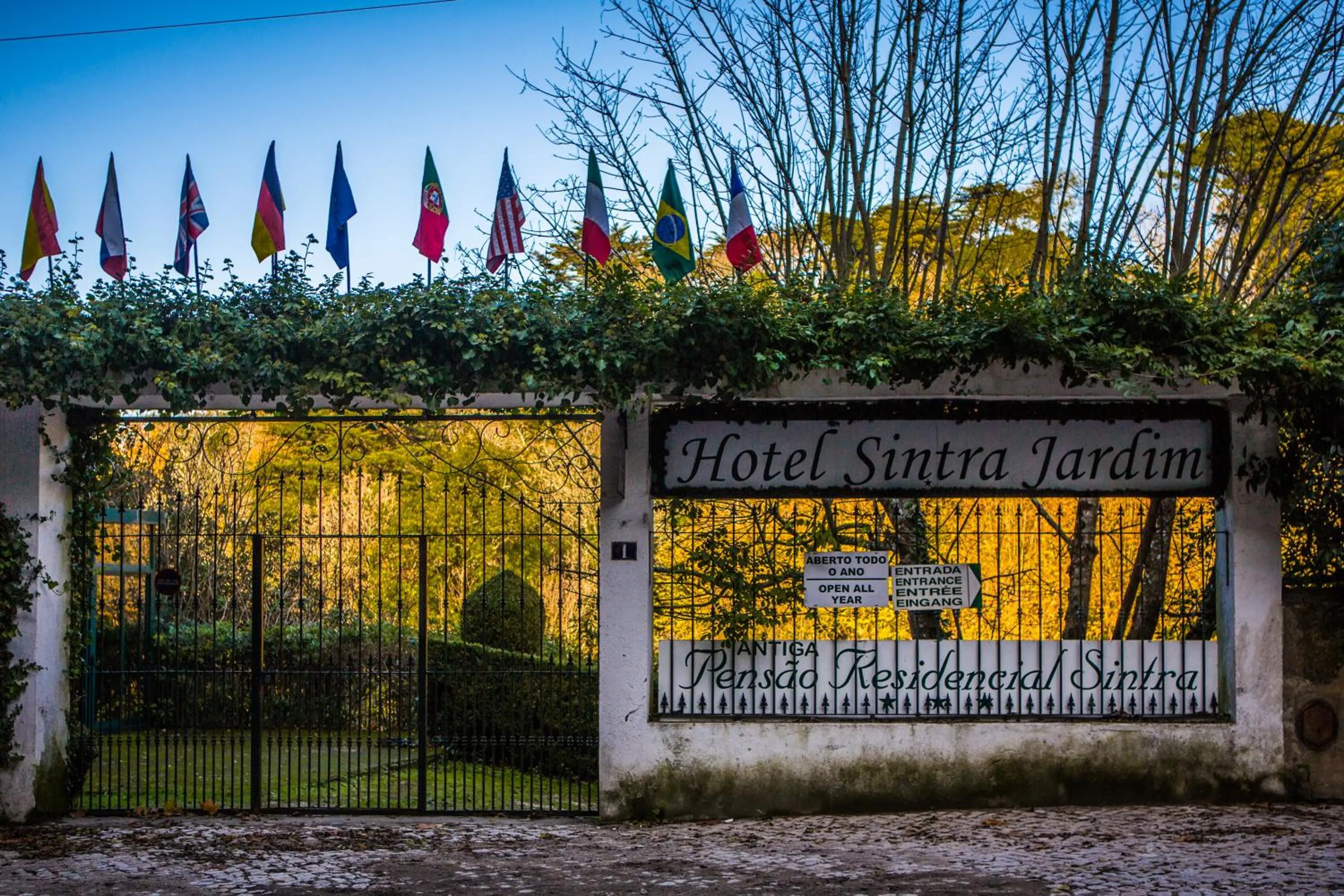 Facade/entrance in Hotel Sintra Jardim
