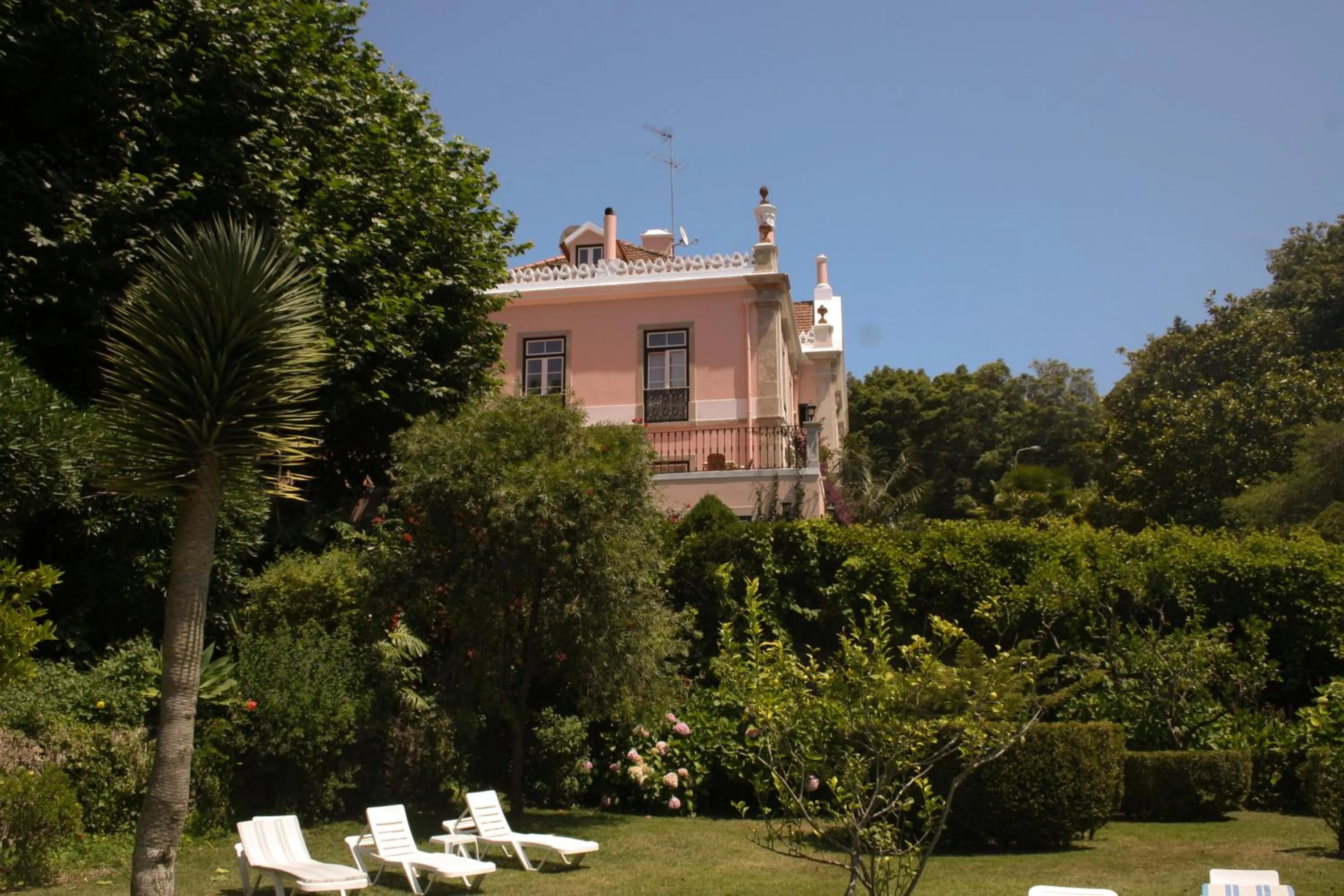 Facade/entrance in Hotel Sintra Jardim