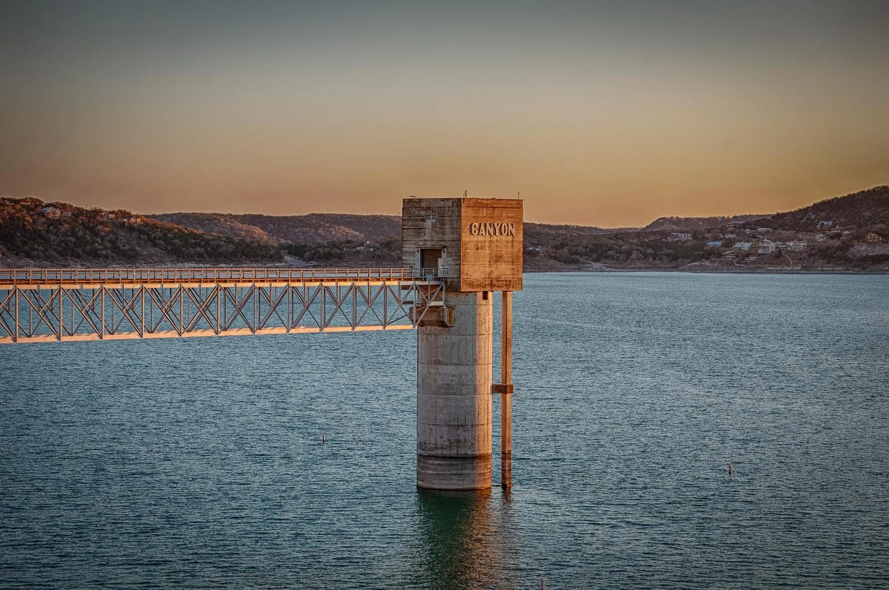 Lake view in Holiday Lodge on Canyon Lake