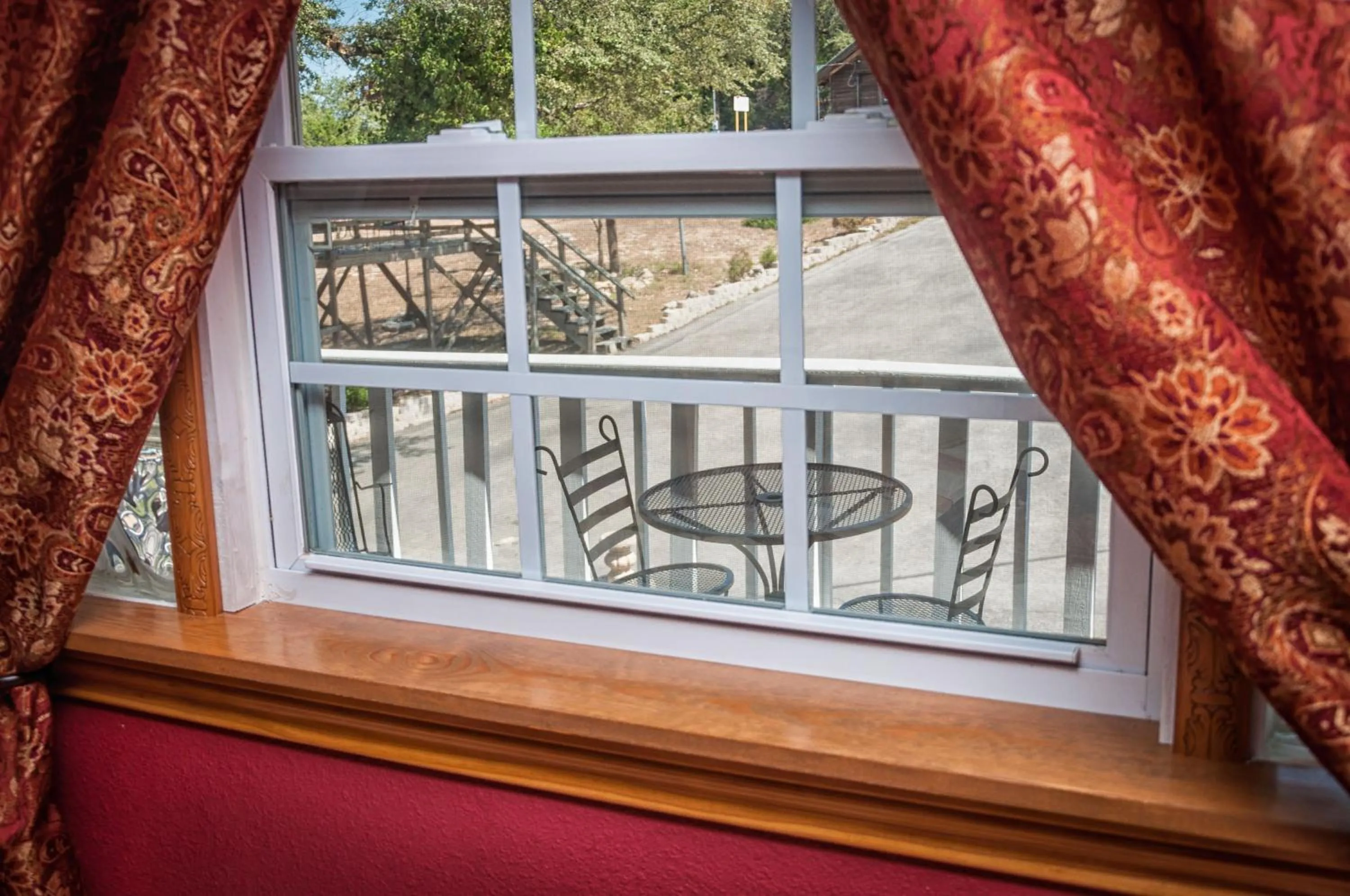 Garden view in Holiday Lodge on Canyon Lake
