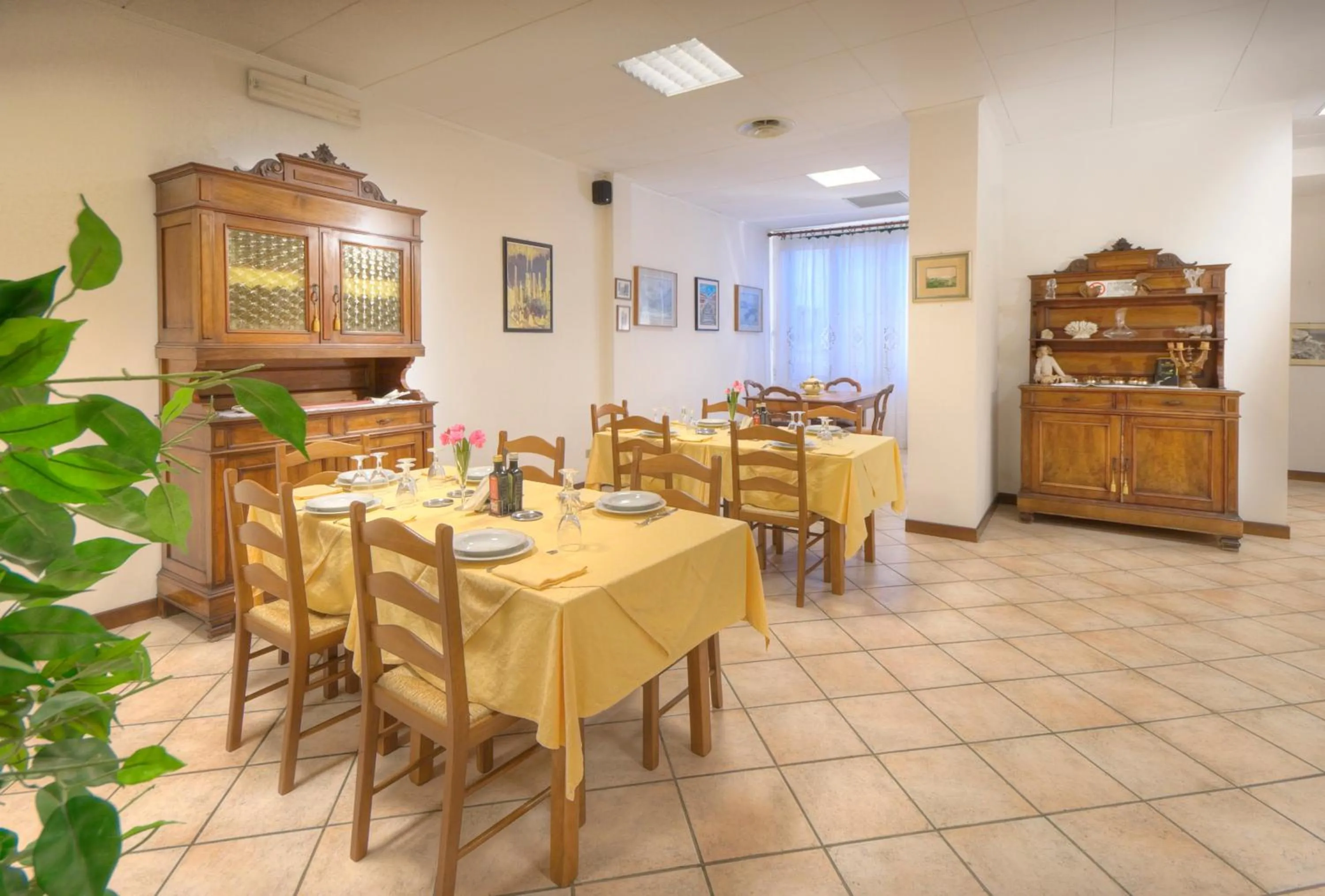 Restaurant/places to eat in Hotel K2