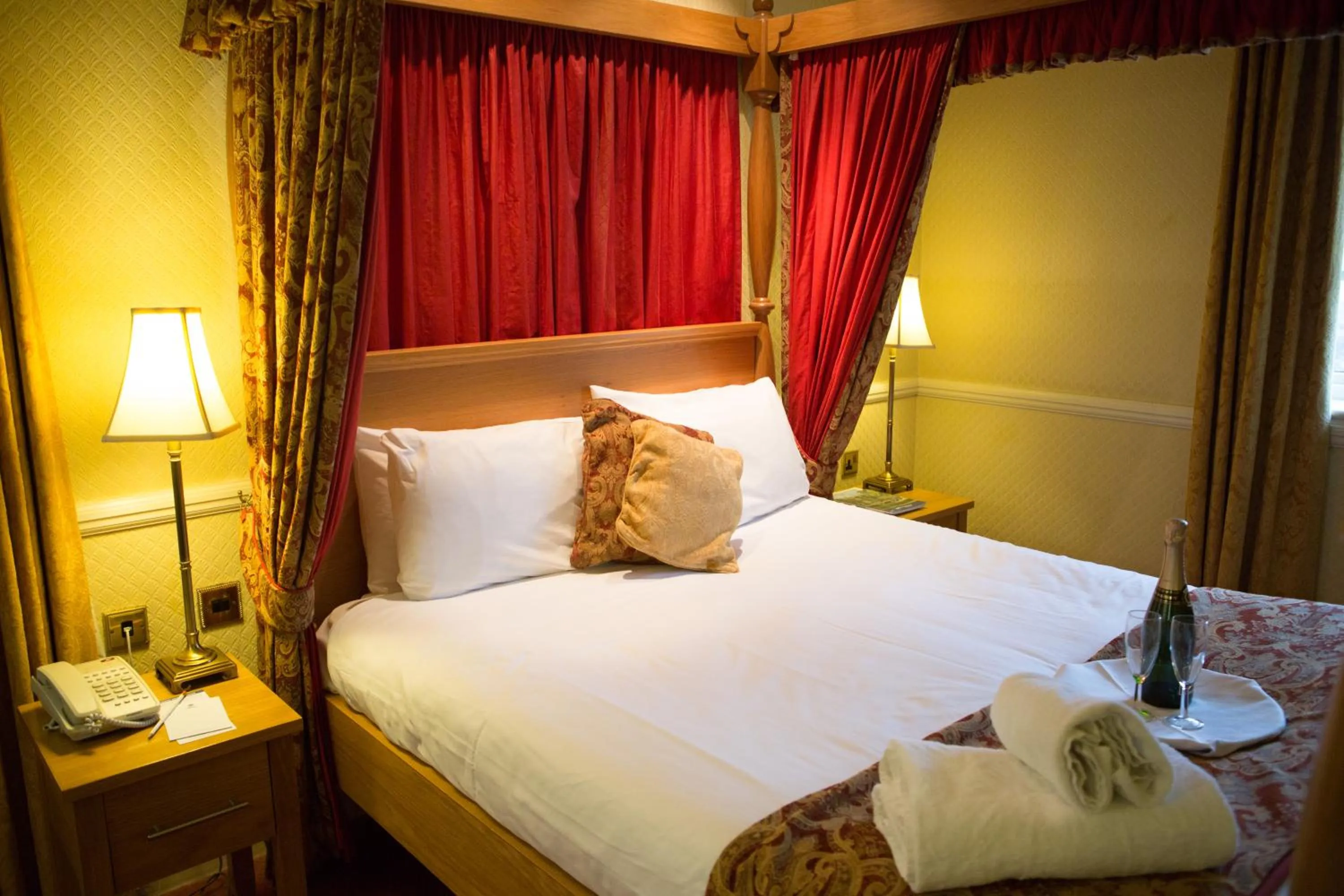 Bed in Best Western Gables Hotel