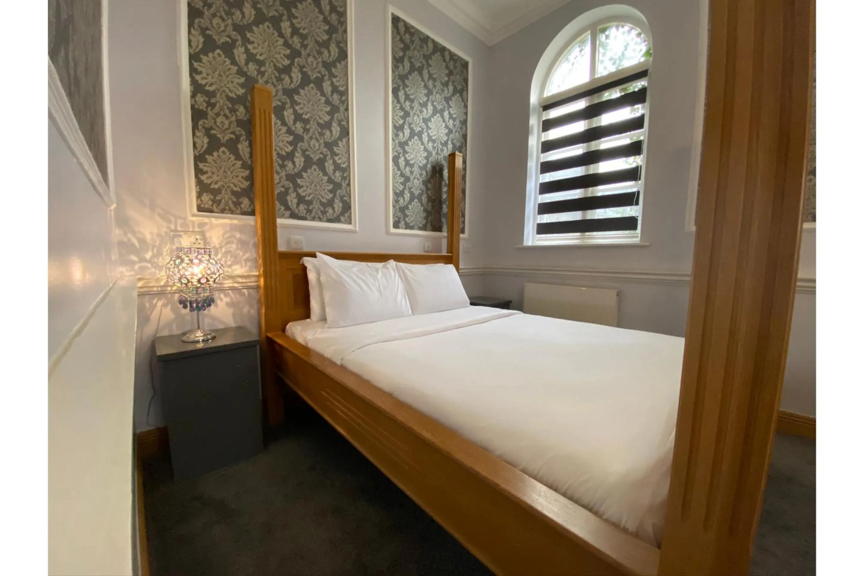 Bedroom, Bed in Baylis Park Hotel