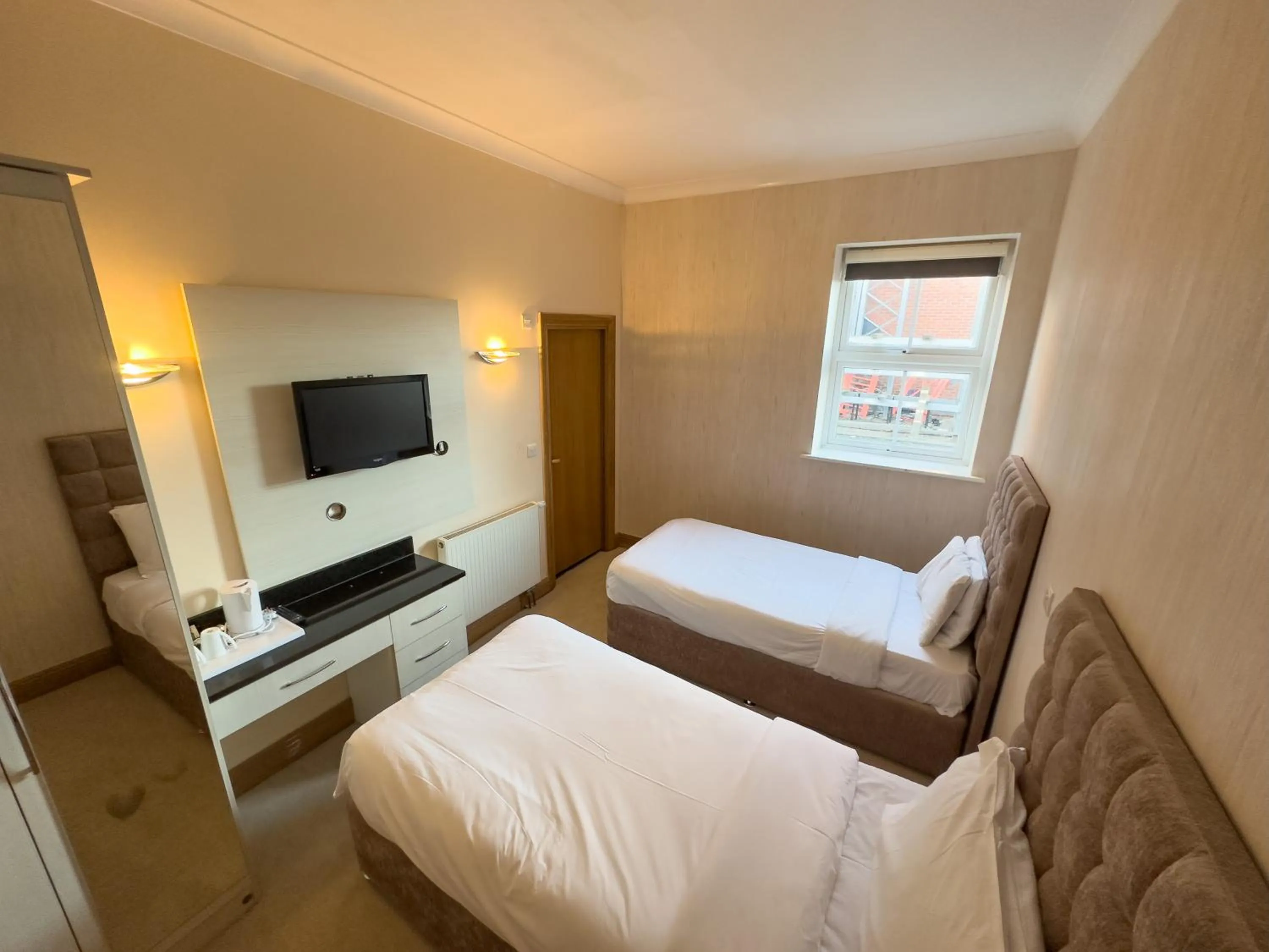 Photo of the whole room, Bed in Baylis Park Hotel