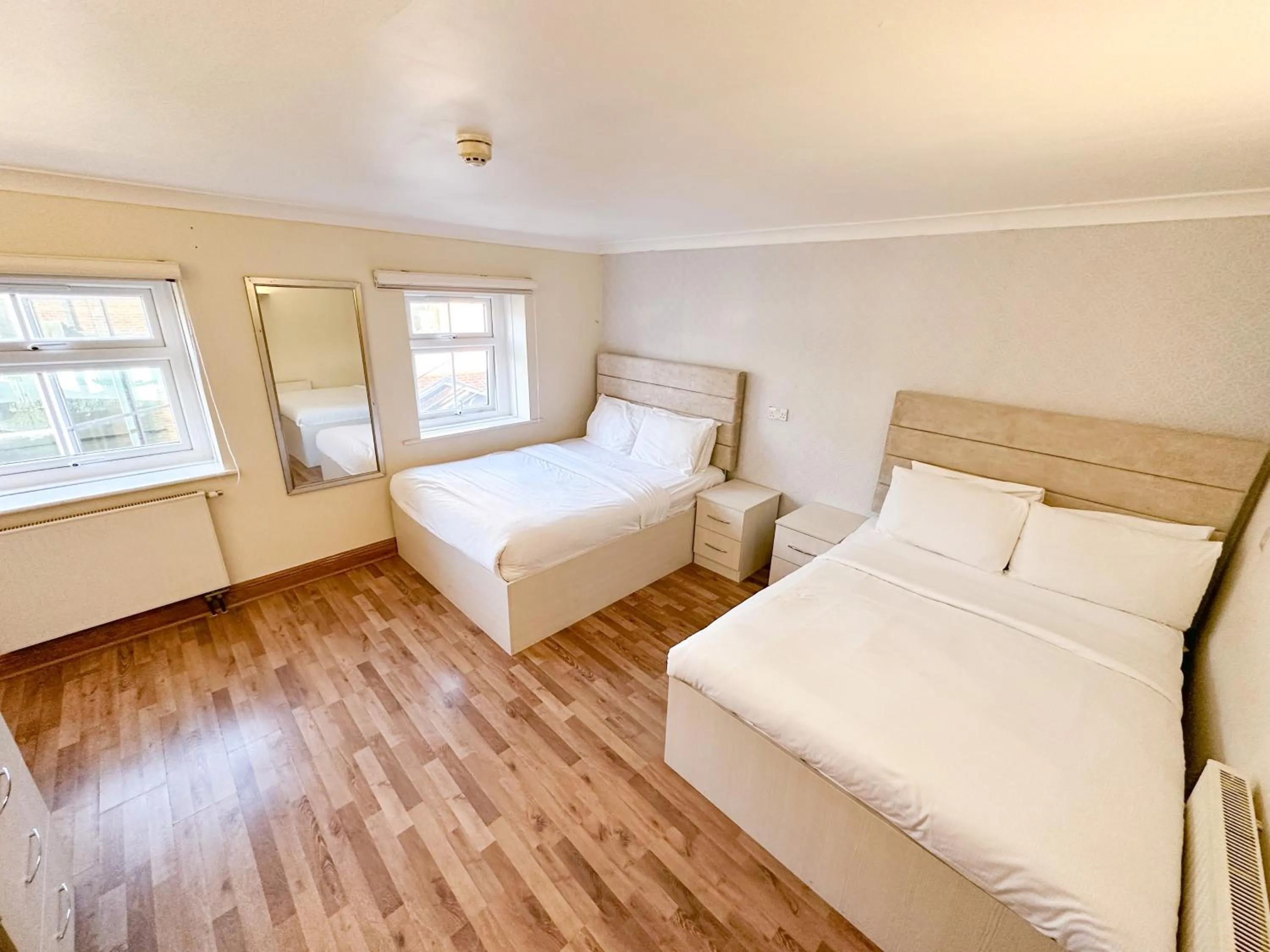 Bed in Baylis Park Hotel