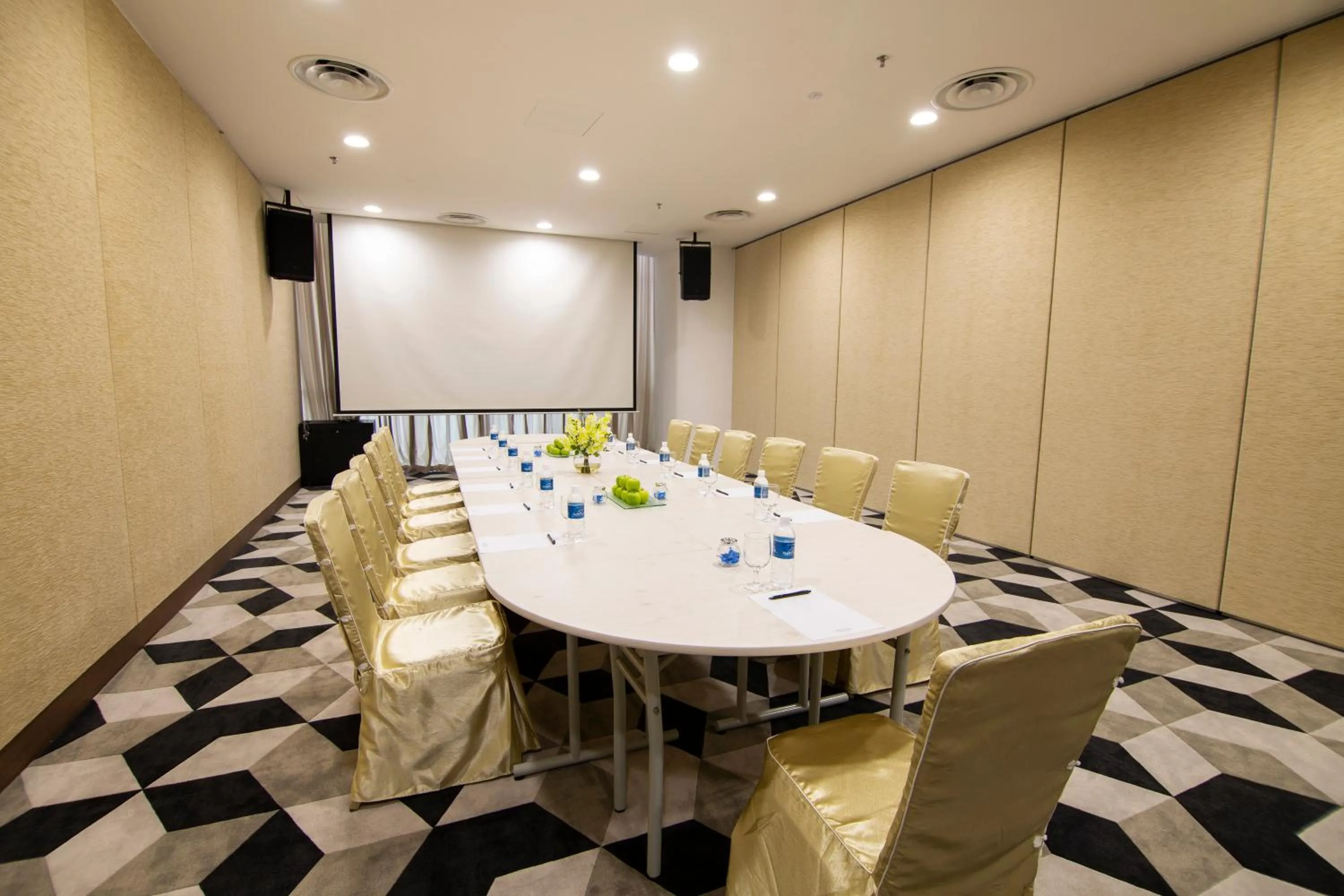 Business facilities in Fraser Place Puteri Harbour