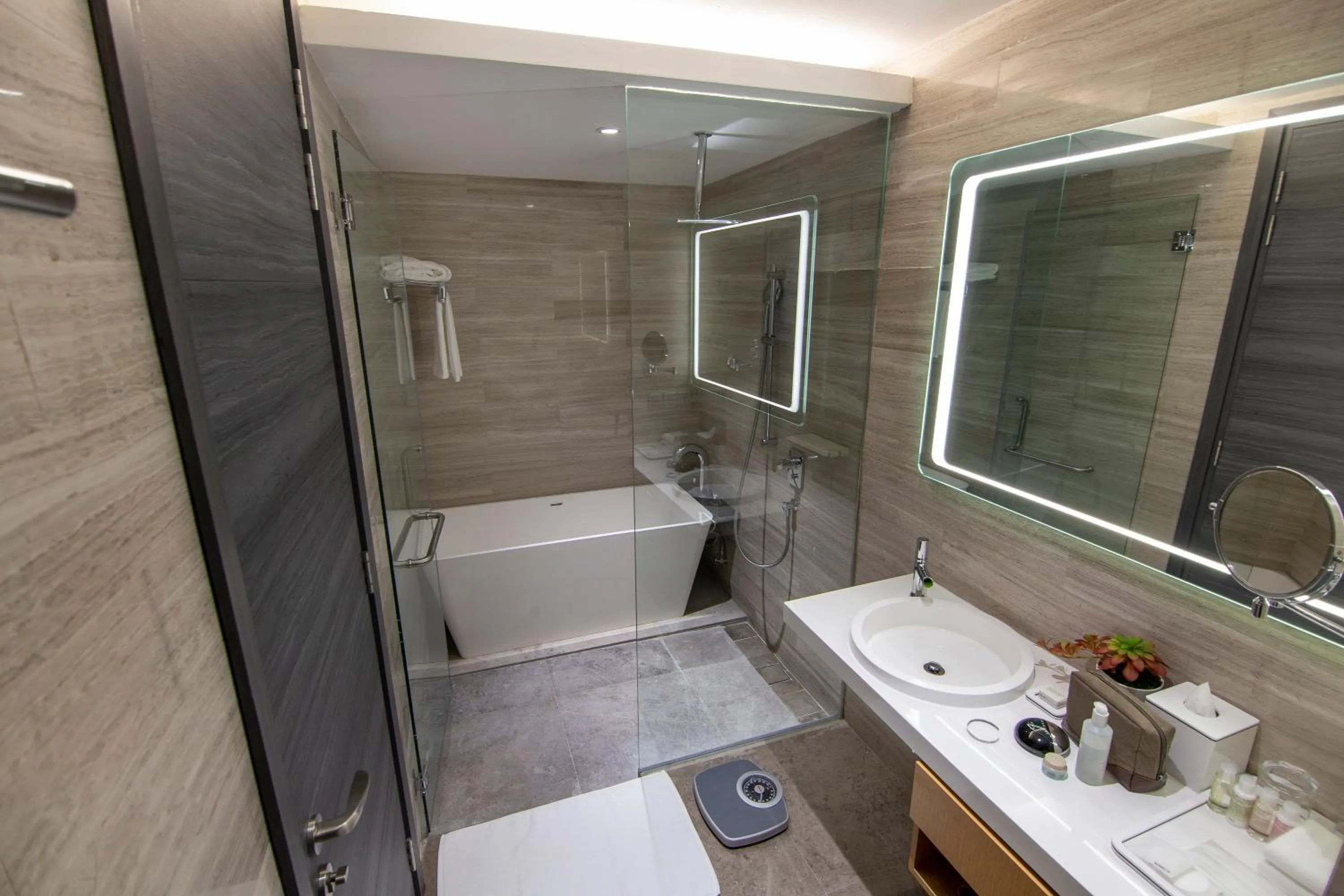 3 Bedroom Premier Sea View in Fraser Place Puteri Harbour