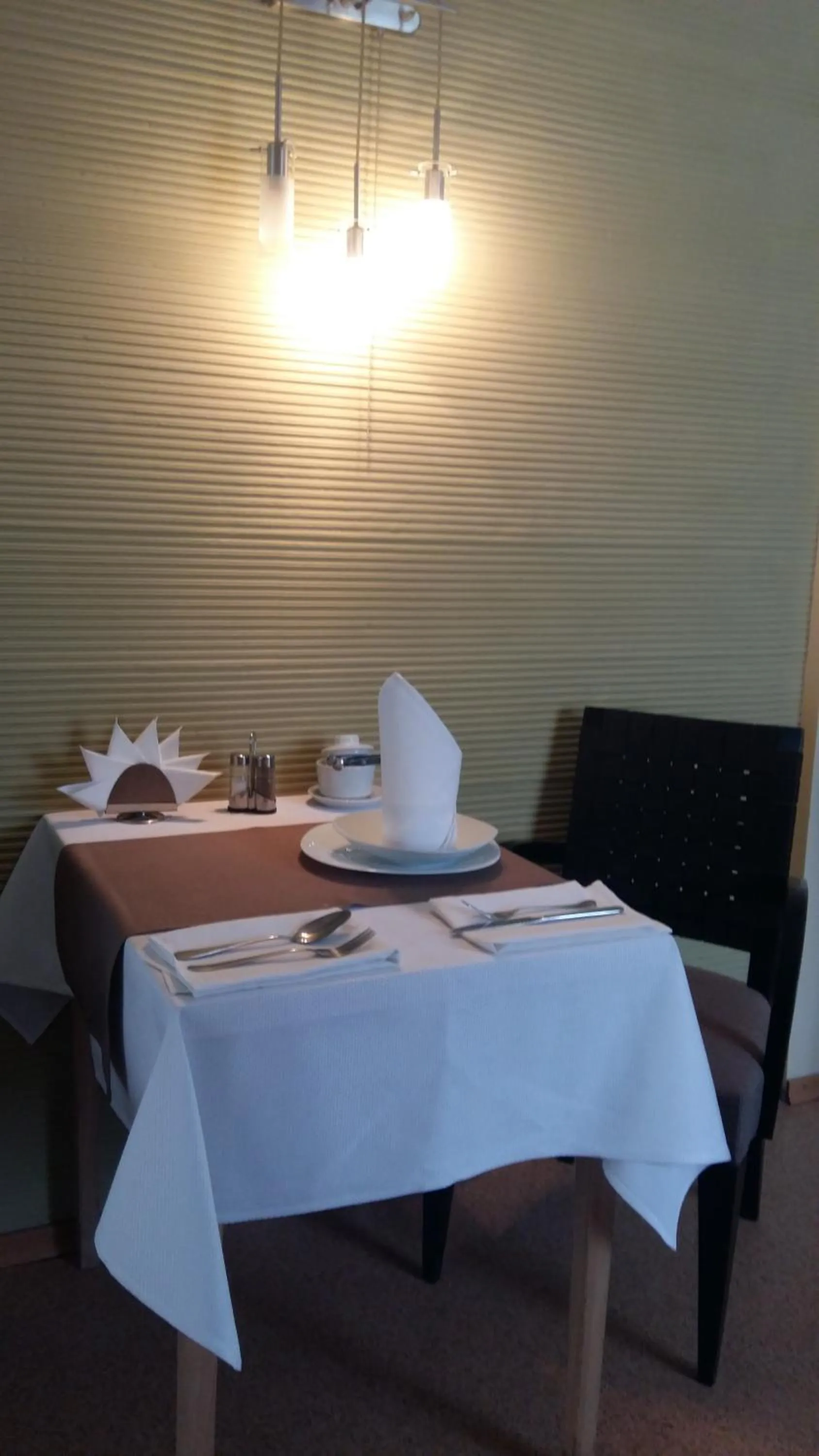 Restaurant/places to eat in Astoria Hotel