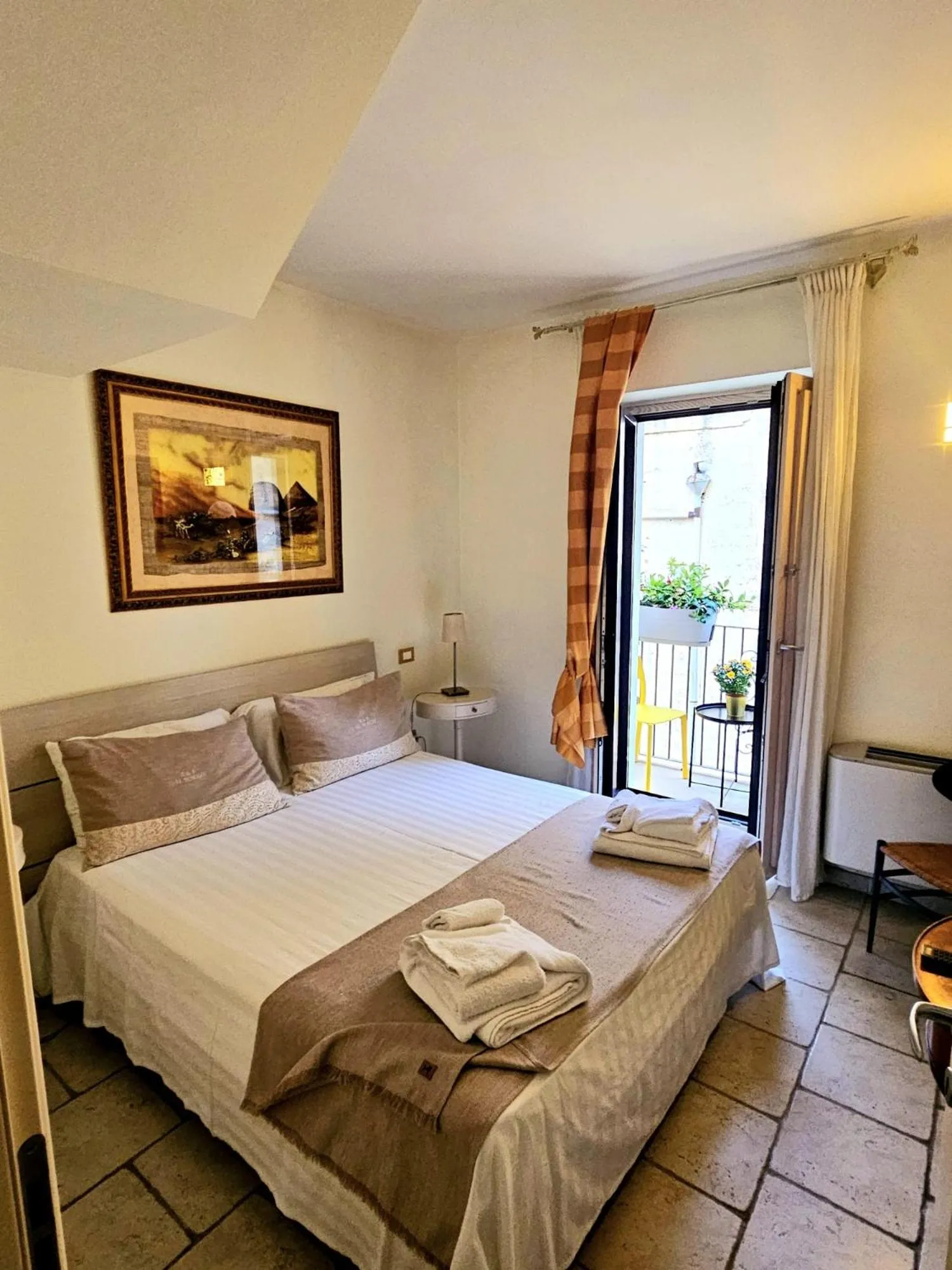 Bed in Bed & Breakfast Al Borgo
