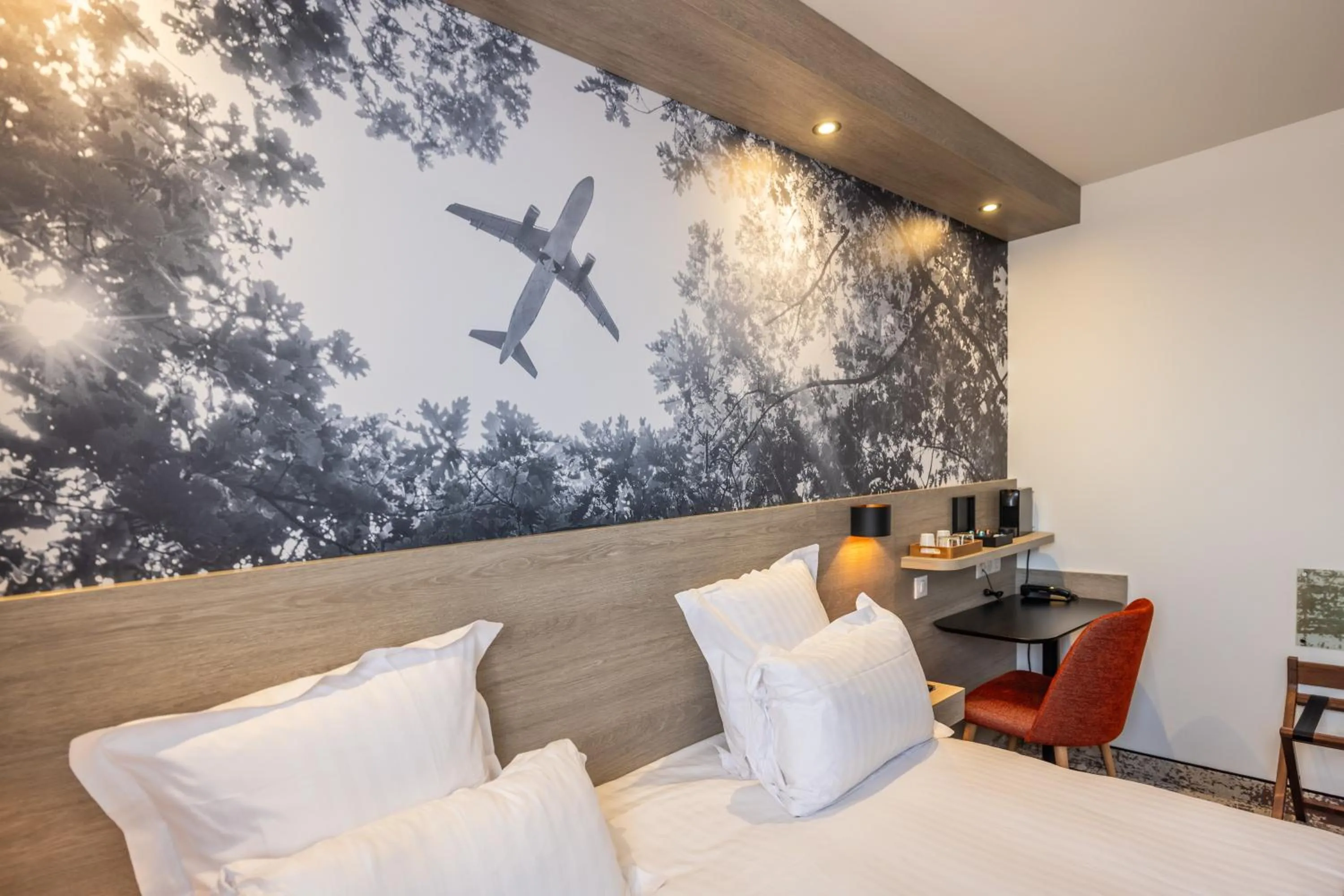 Photo of the whole room, Bed in Best Western Saint Exupéry Eysines - Bordeaux Ouest