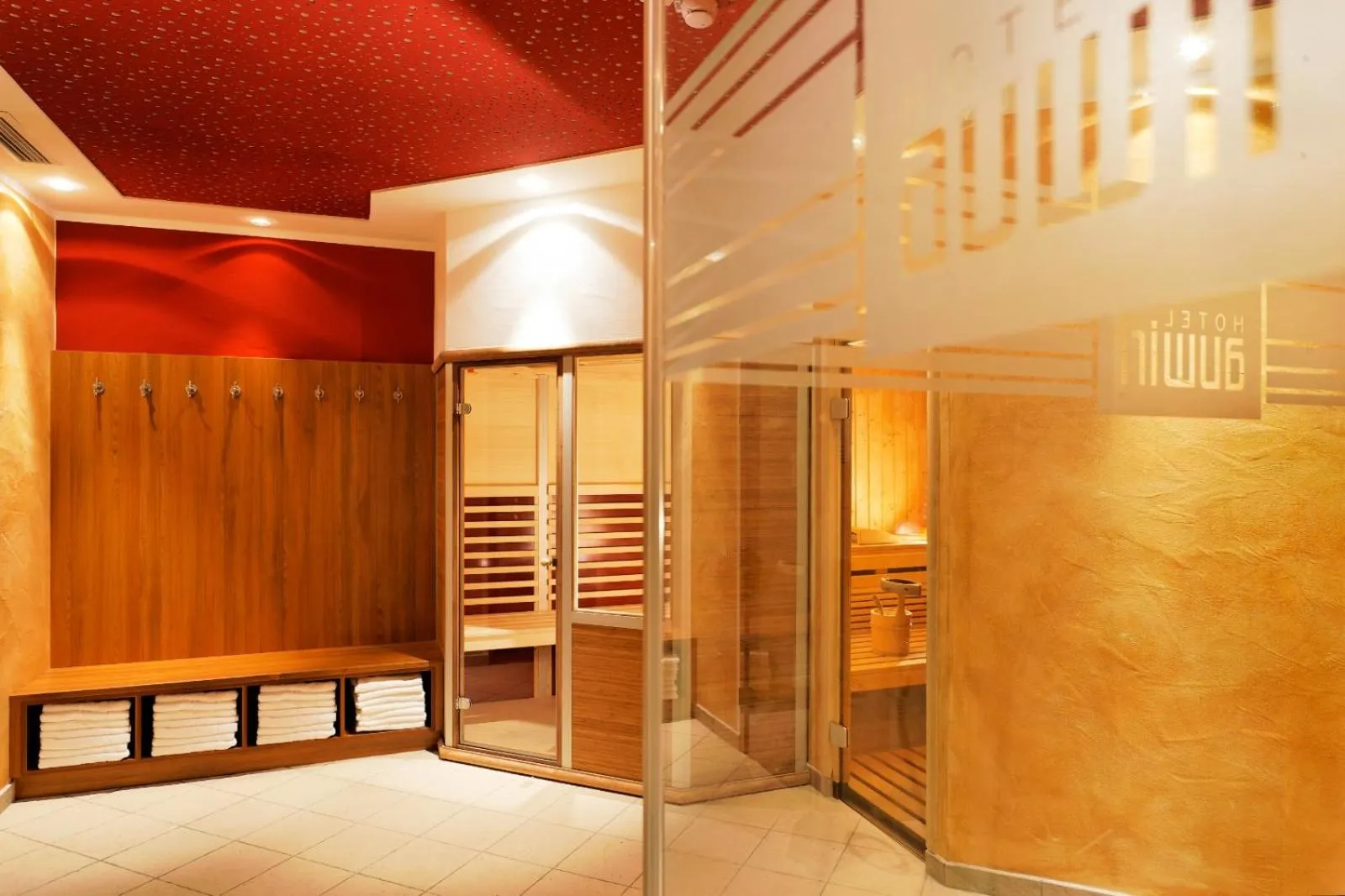 Sauna, Bed in Hotel Auwirt Zentrum