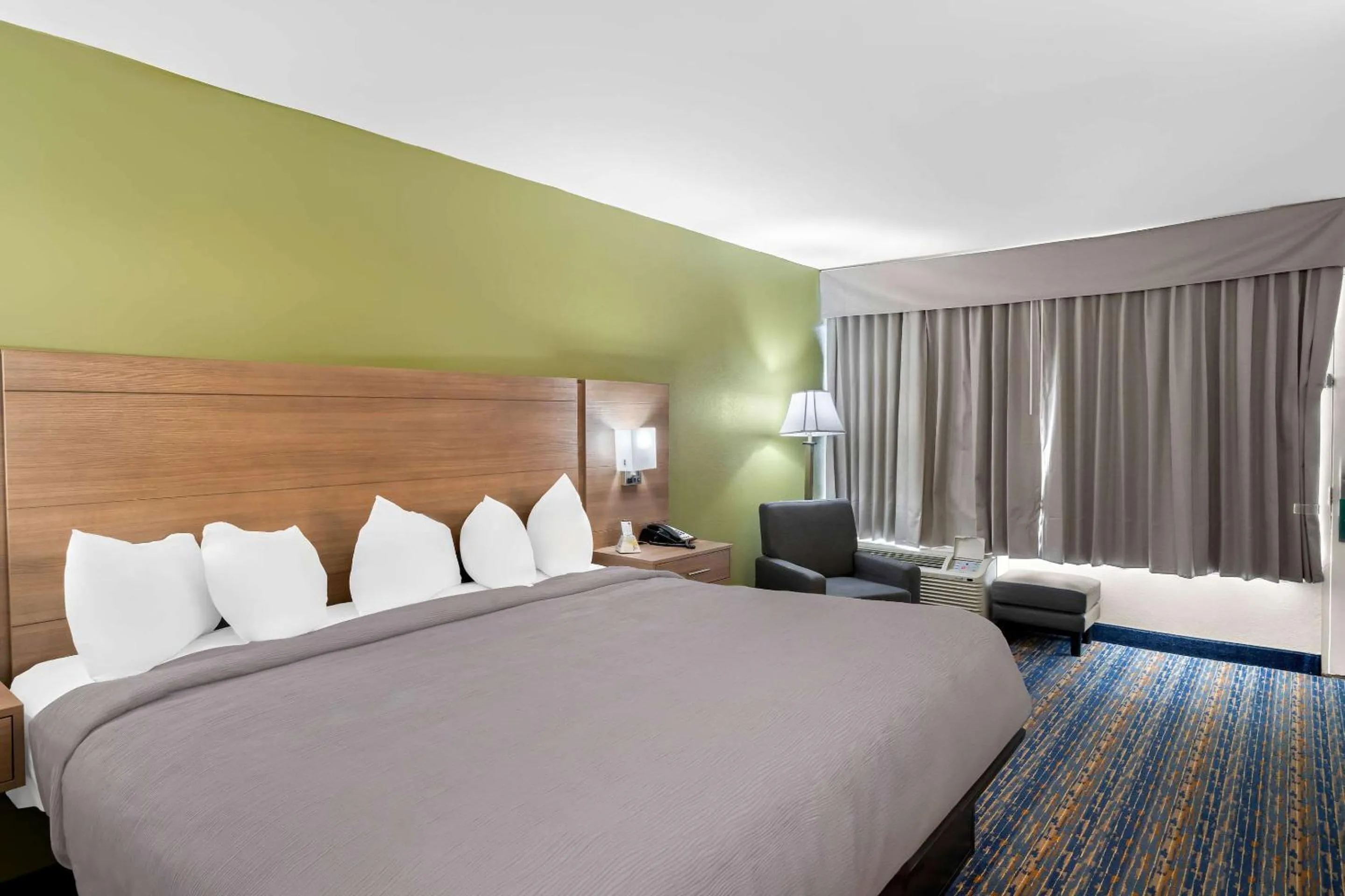 Bedroom, Bed in Quality Inn