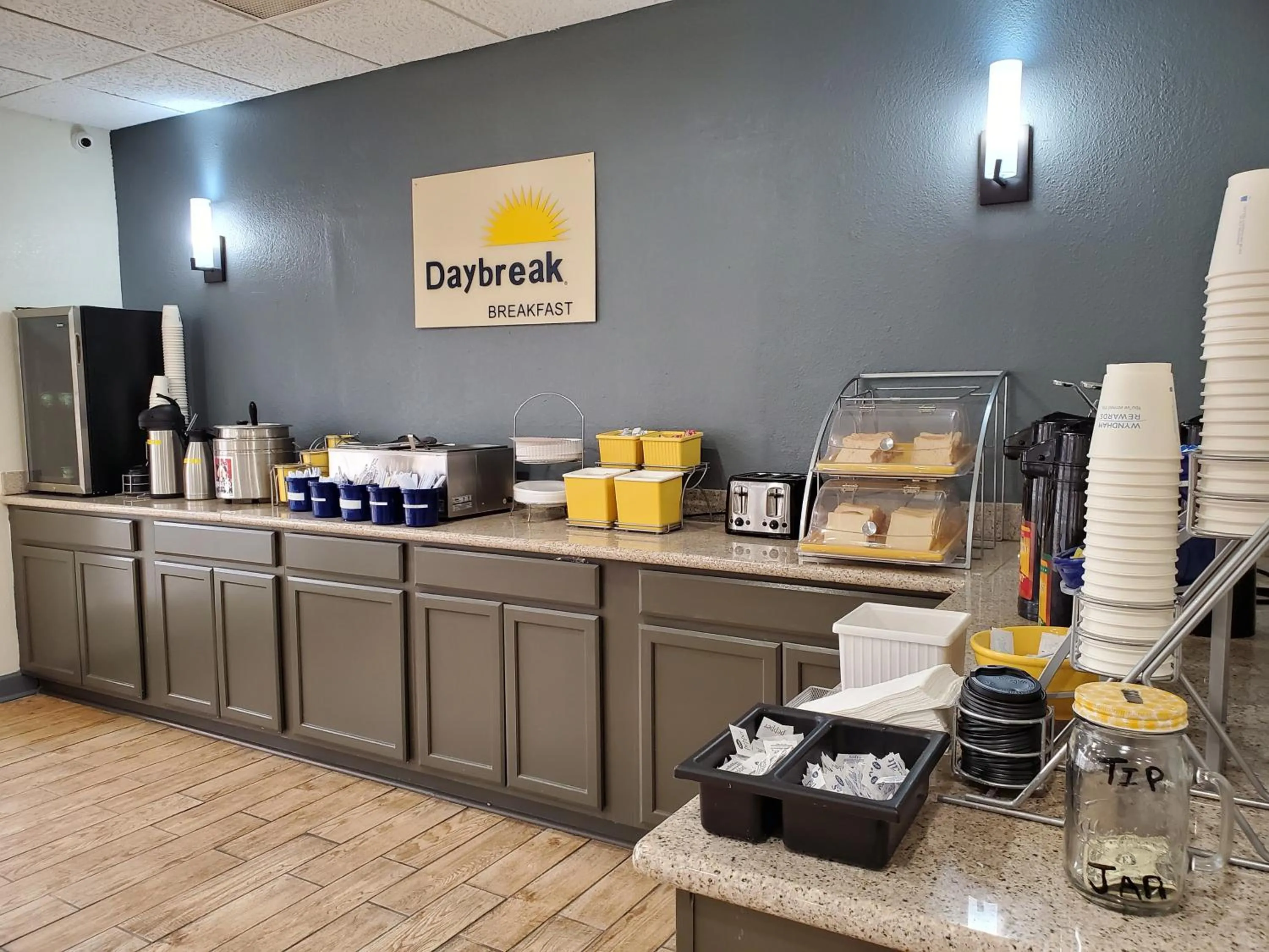 Restaurant/places to eat in Days Inn by Wyndham Lawton