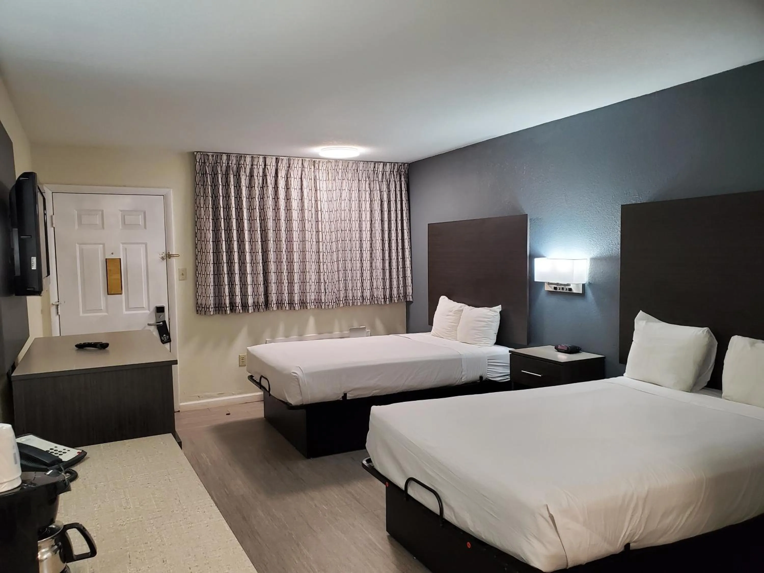 Bed in Days Inn by Wyndham Lawton