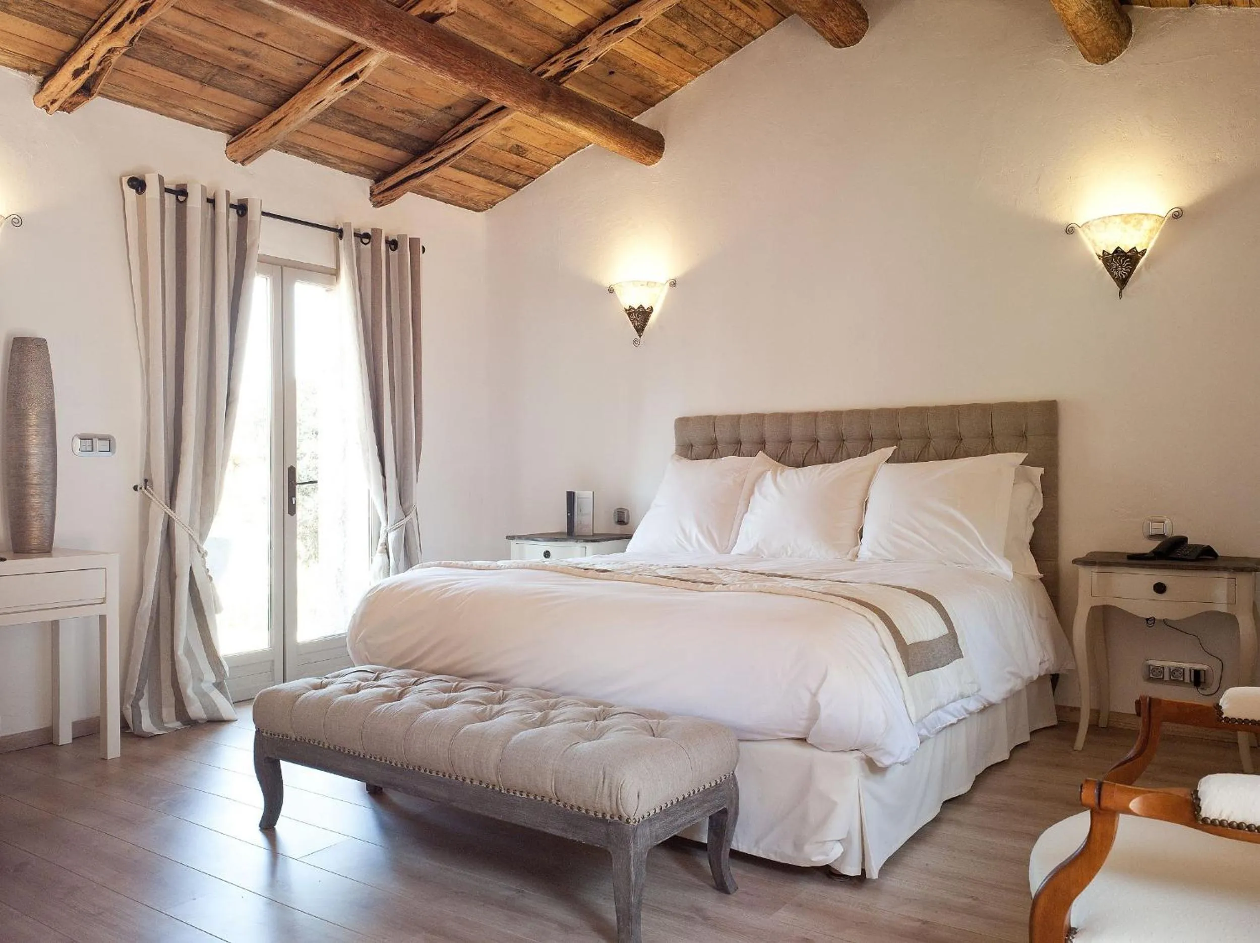 Bedroom, Bed in Hôtel Ambassador Palombaggia