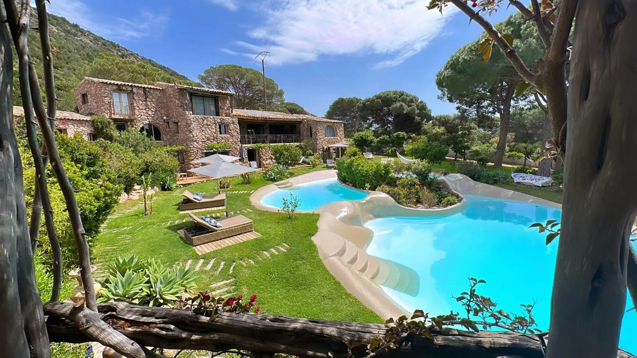 Property building in Hôtel Ambassador Palombaggia