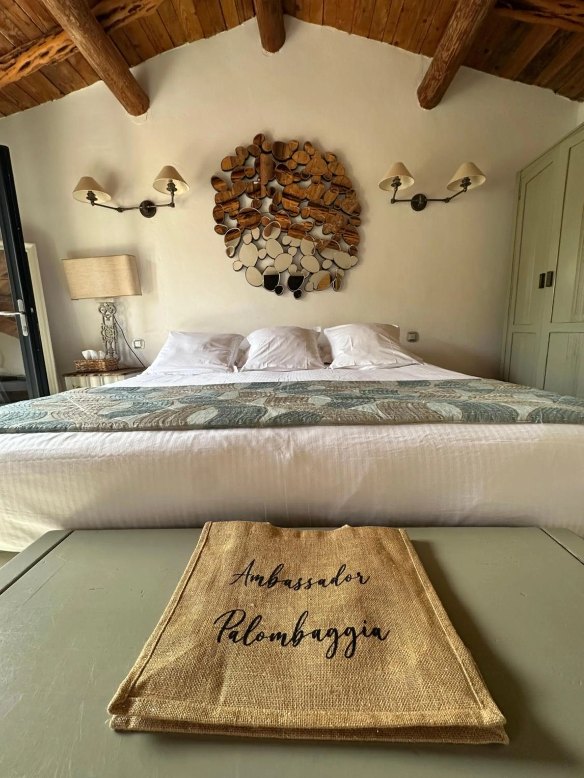 Bed in Hôtel Ambassador Palombaggia