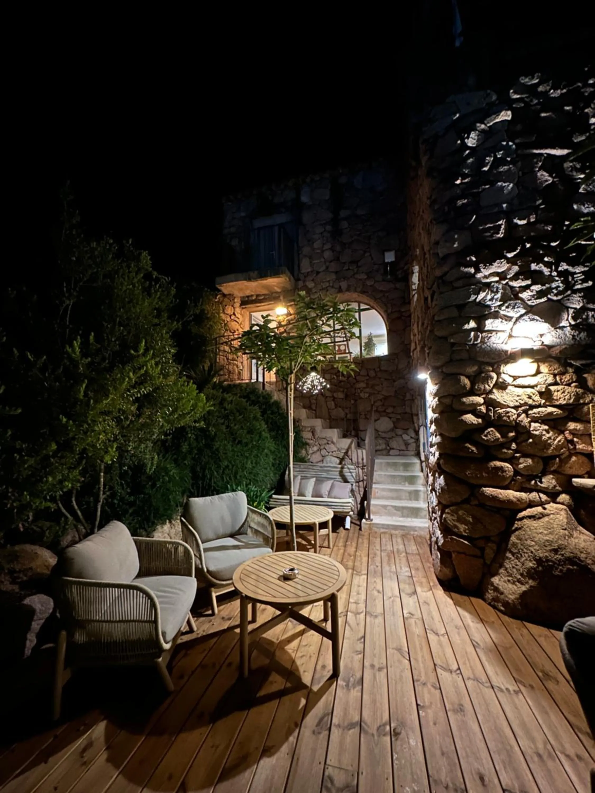 Patio in Hôtel Ambassador Palombaggia