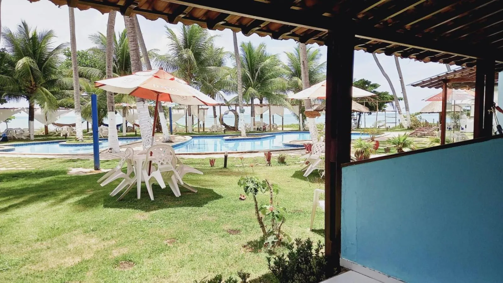 Swimming pool in Albacora Praia Hotel