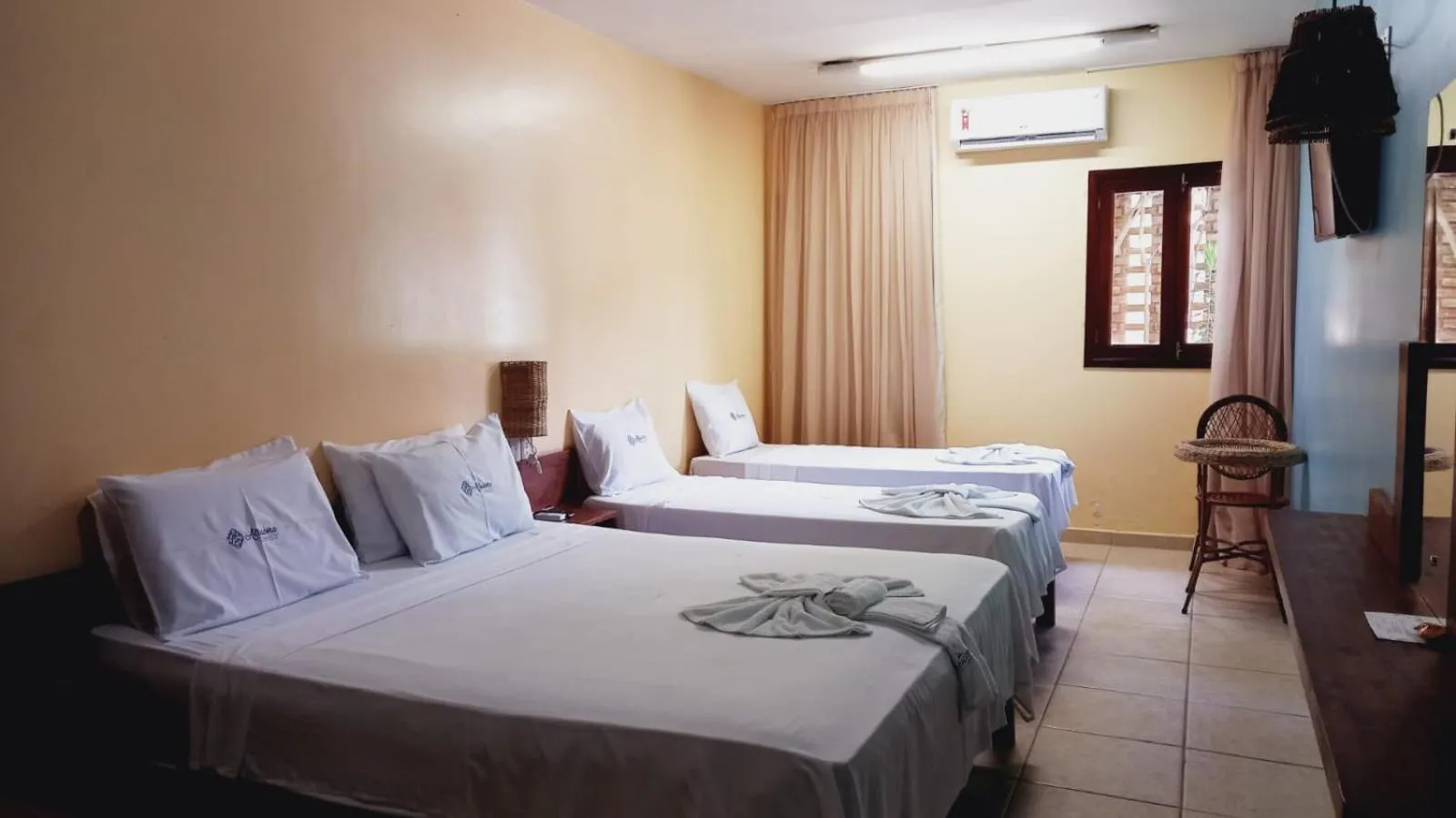 Bedroom, Bed in Albacora Praia Hotel