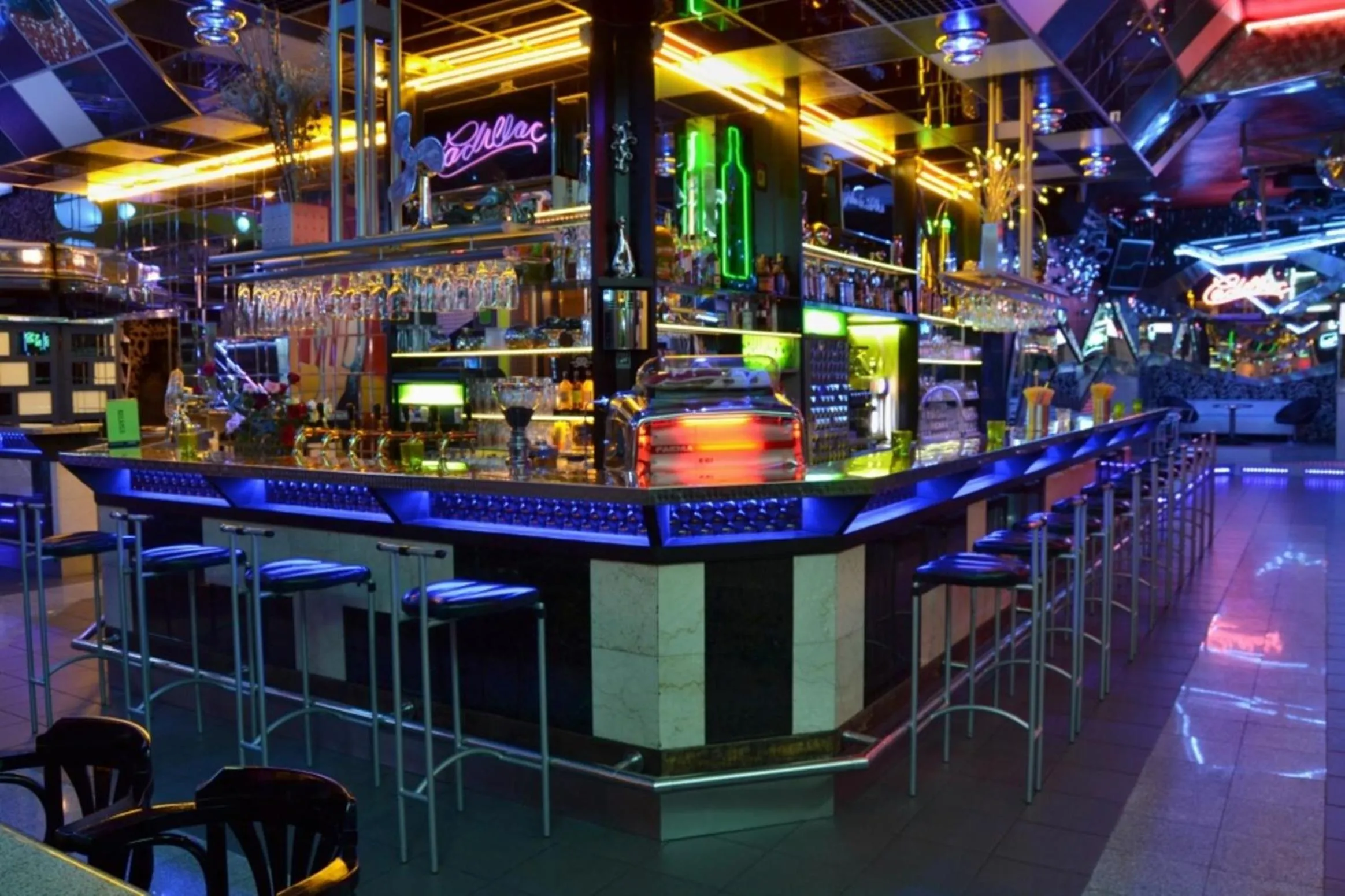 Communal lounge/ TV room in Hotel Cade