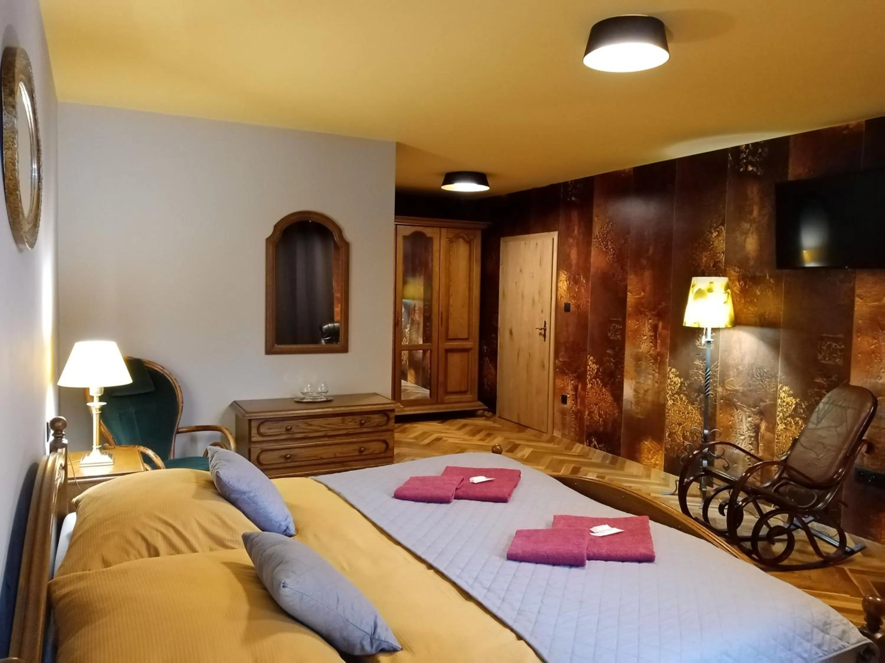 Photo of the whole room in Hotel Cade