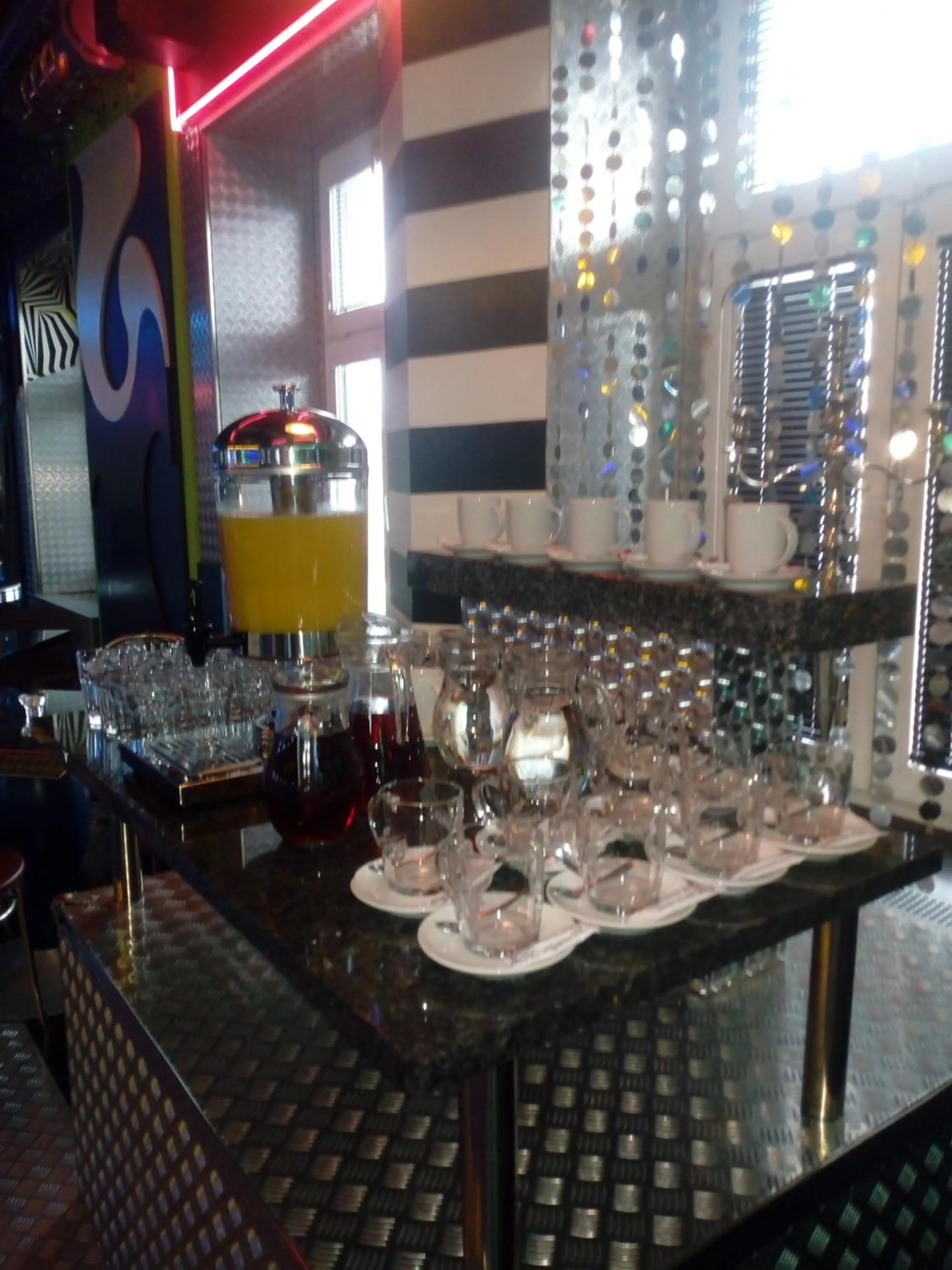 Restaurant/places to eat in Hotel Cade