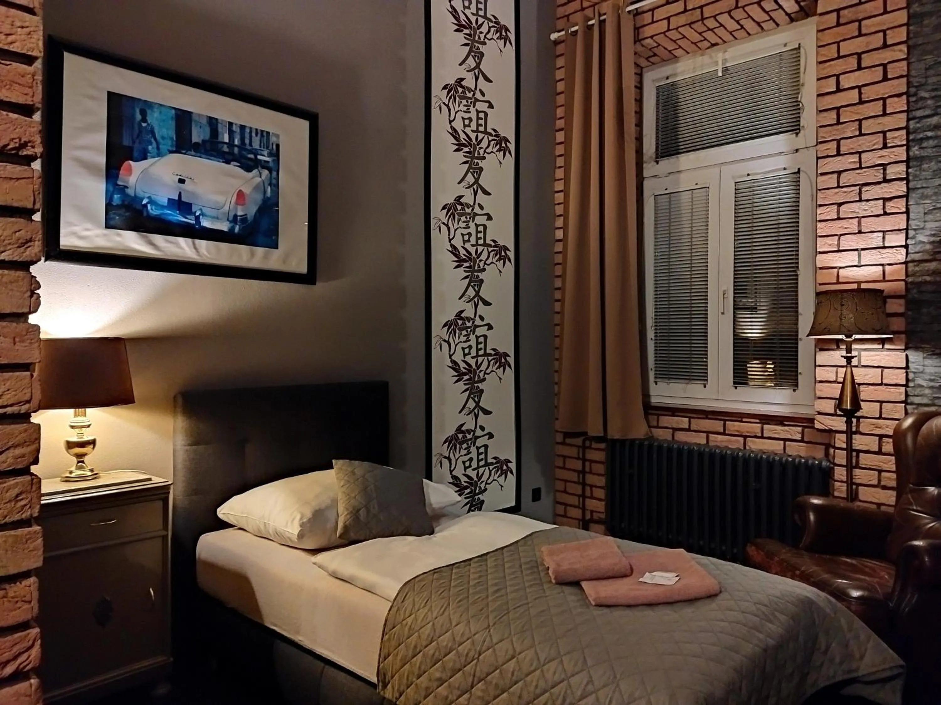 Photo of the whole room in Hotel Cade