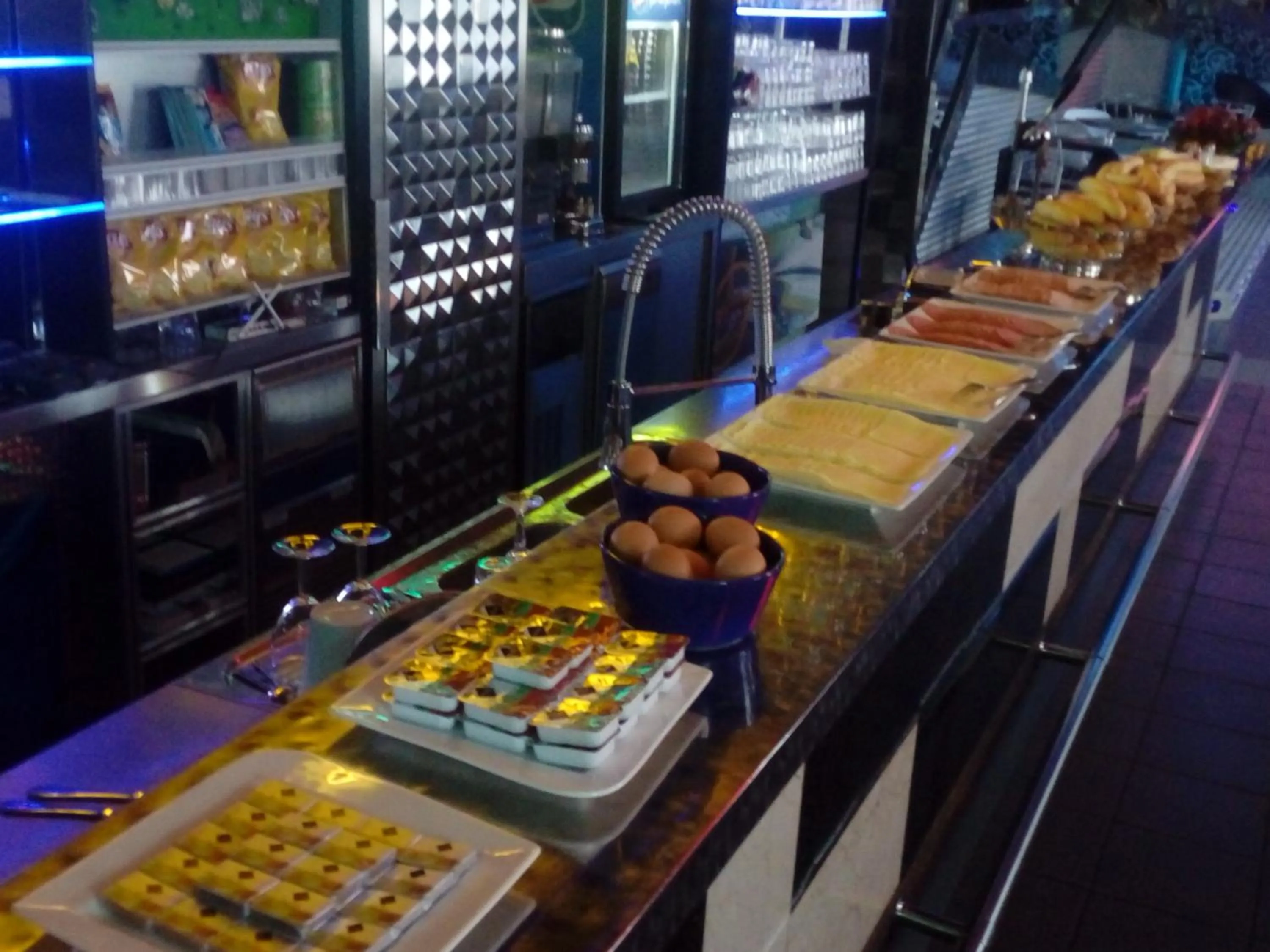 Continental breakfast in Hotel Cade