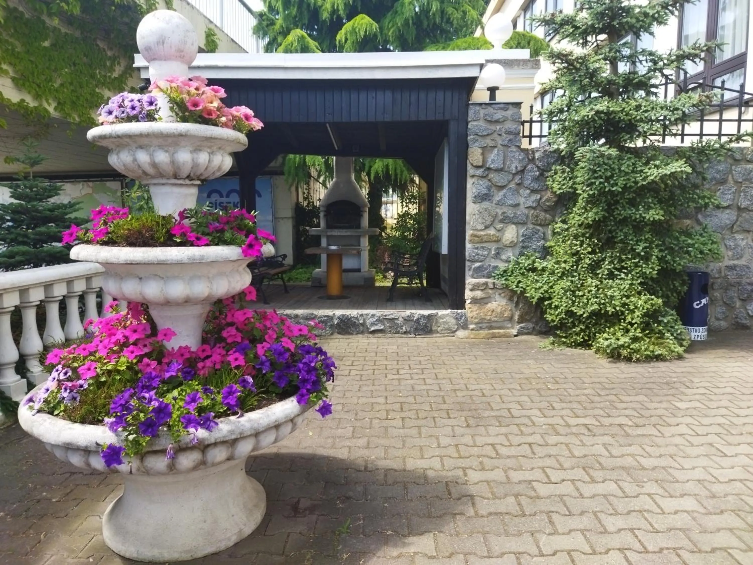 Facade/entrance in Hotel Cade