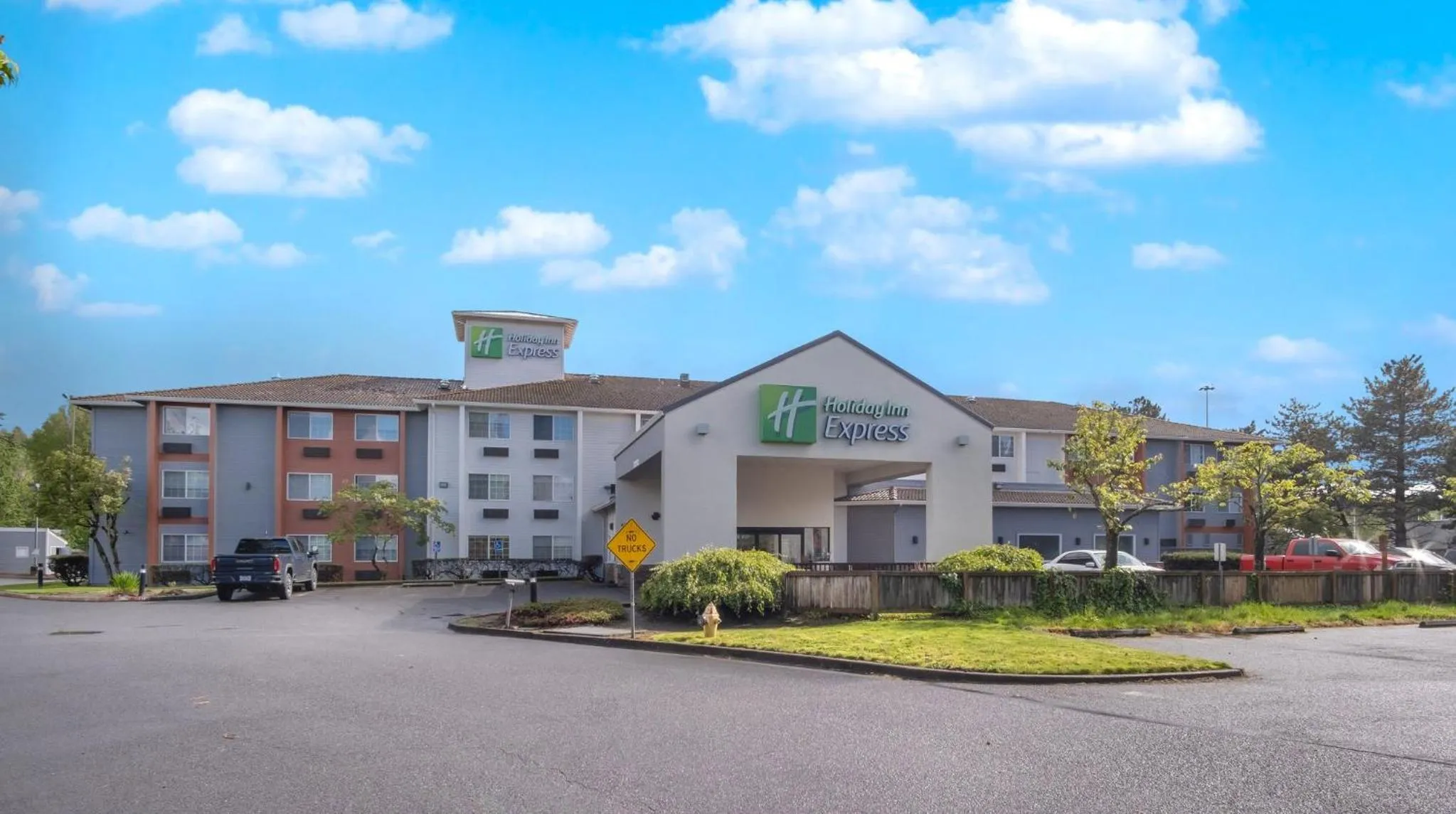 Property building in Holiday Inn Express Portland East - Columbia Gorge by IHG