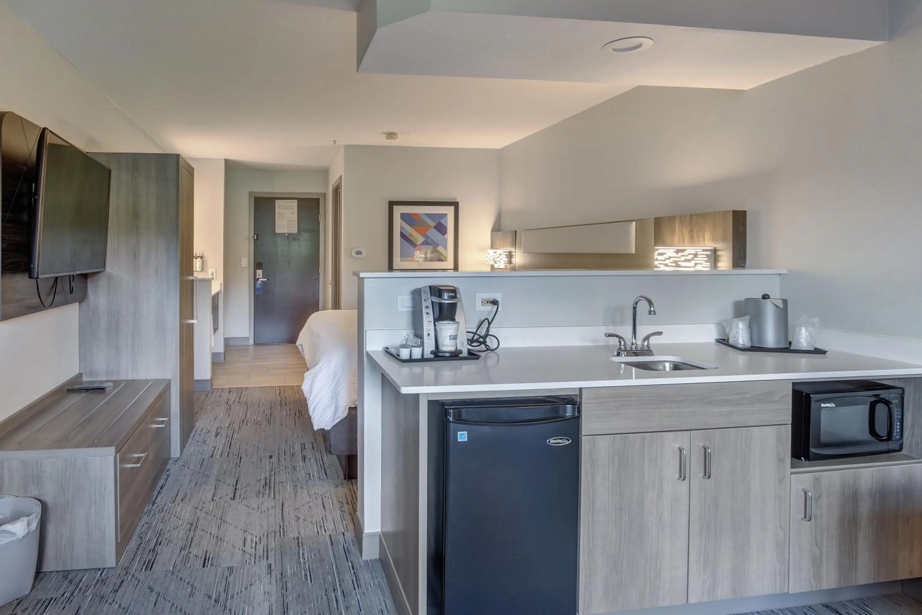 Bedroom in Holiday Inn Express Portland East - Columbia Gorge by IHG