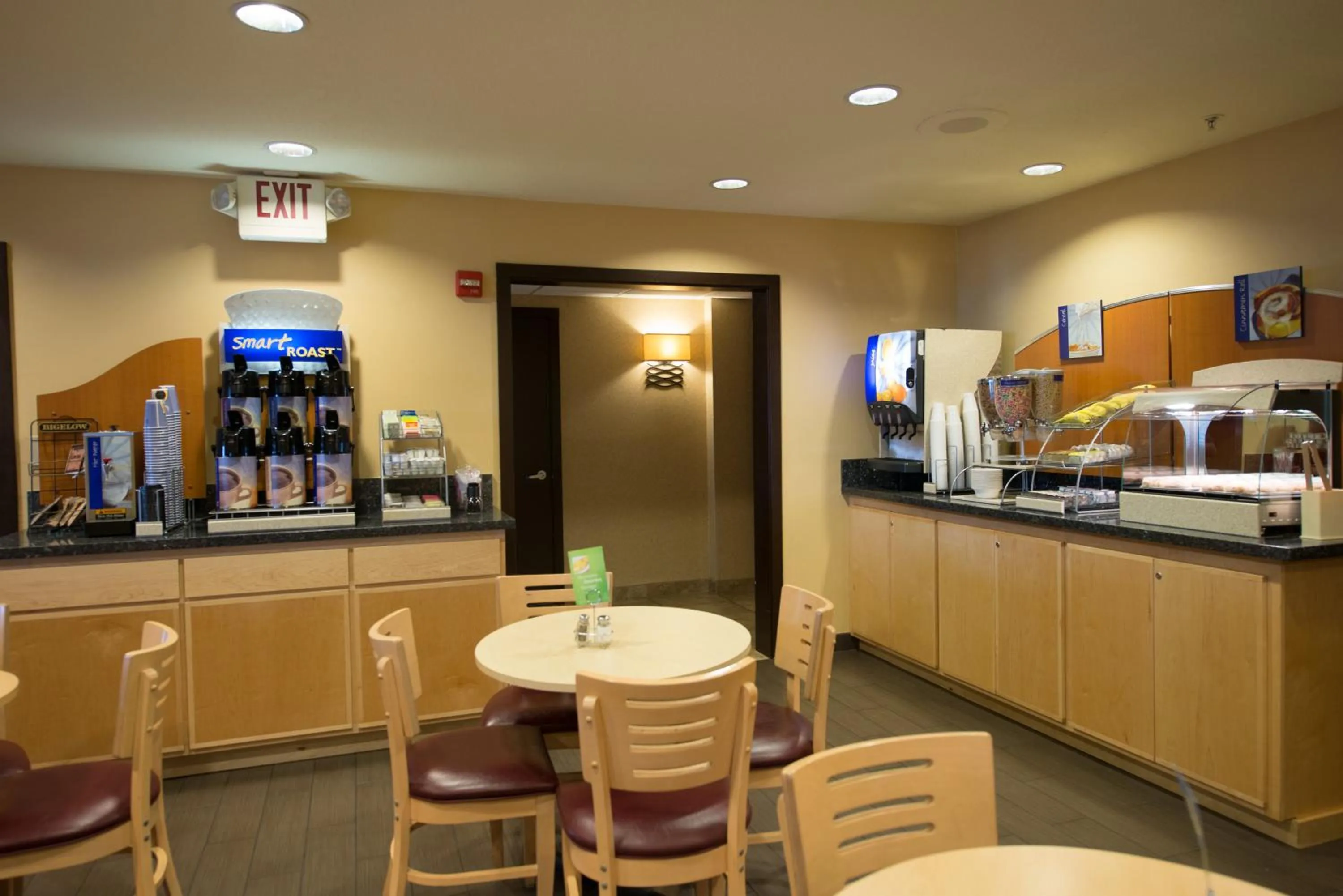 Breakfast in Holiday Inn Express Portland East - Columbia Gorge by IHG
