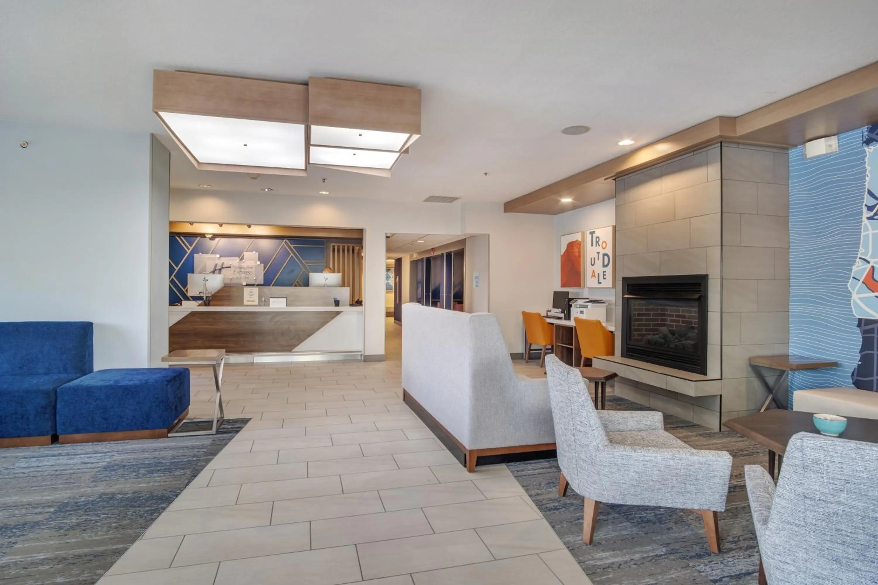 Lobby or reception in Holiday Inn Express Portland East - Columbia Gorge by IHG