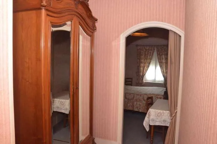 Bed in Hotel du Commerce