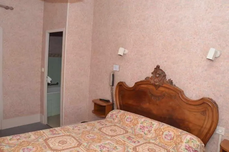 Bed in Hotel du Commerce