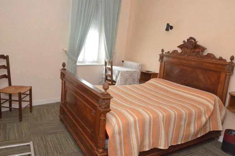 Bed in Hotel du Commerce