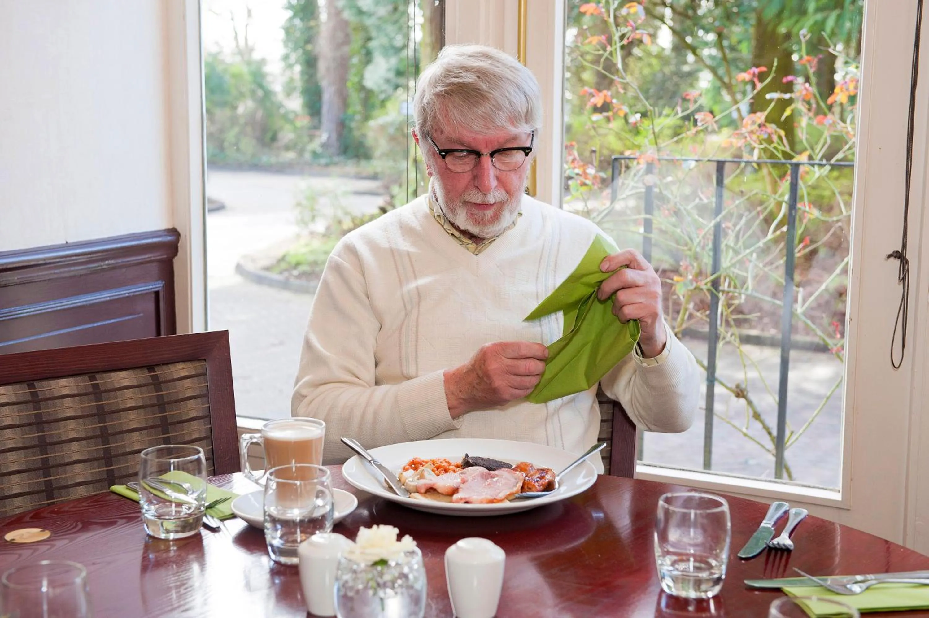 Food and drinks in Woodlands Hotel, BW Signature Collection