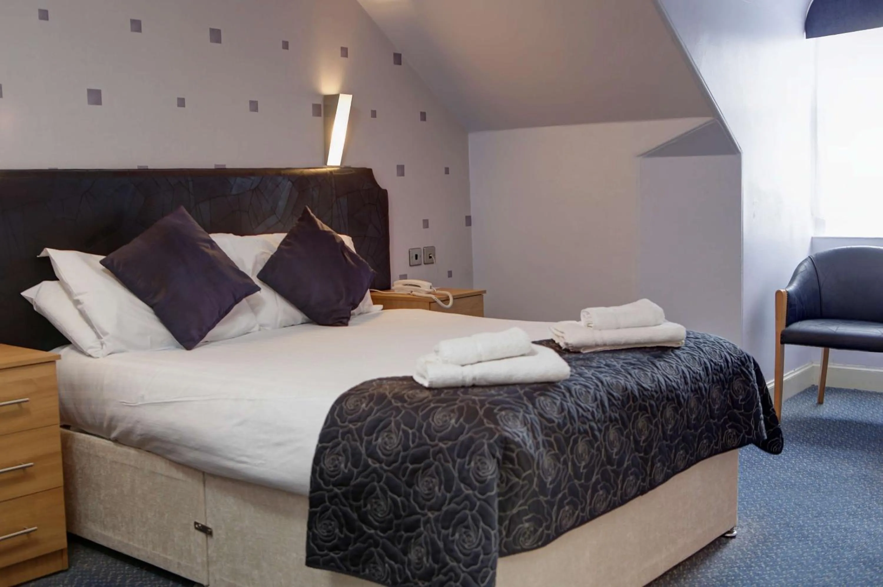 Photo of the whole room, Bed in Woodlands Hotel, BW Signature Collection