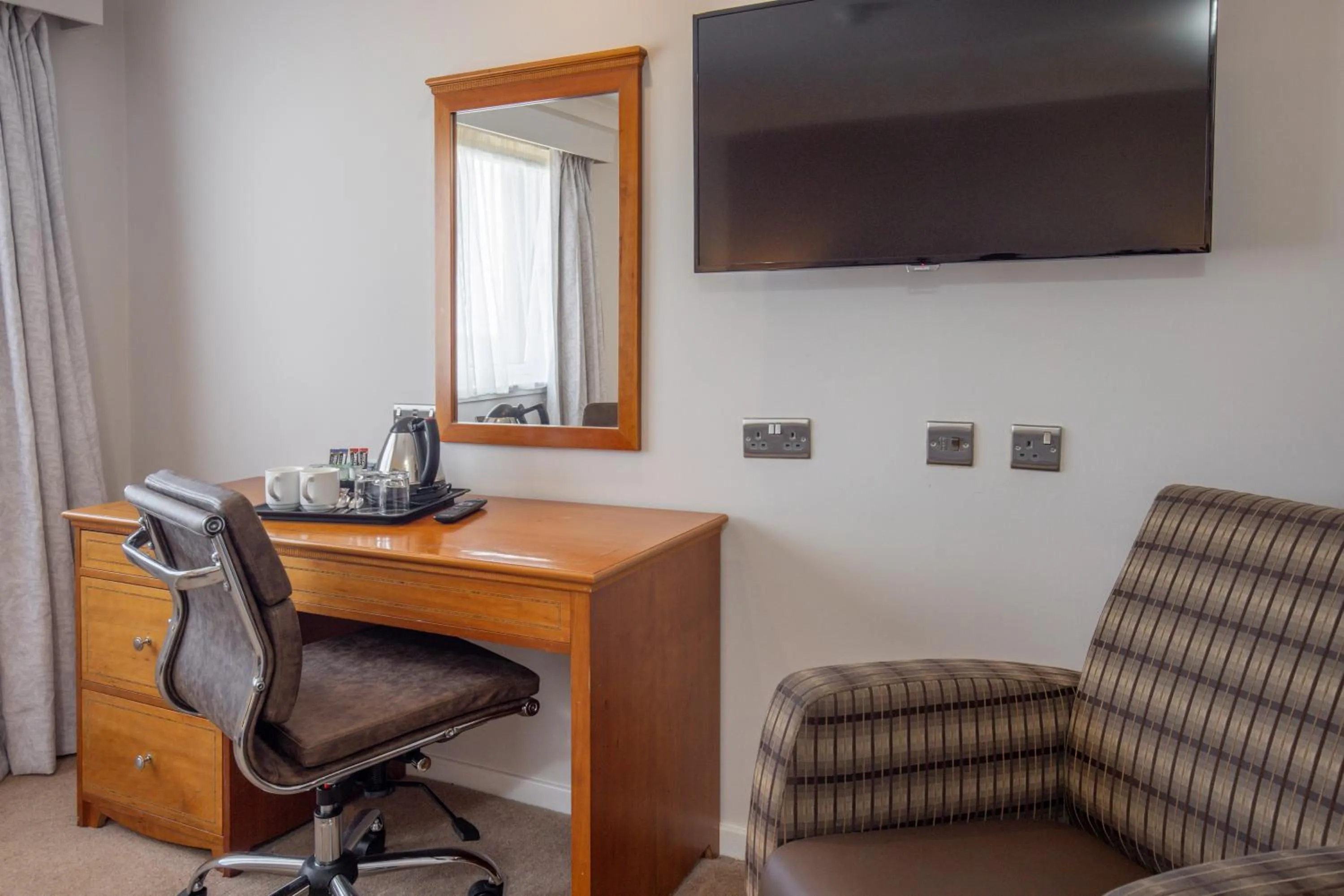 Bedroom in Invercarse Hotel Dundee, BW Signature Collection