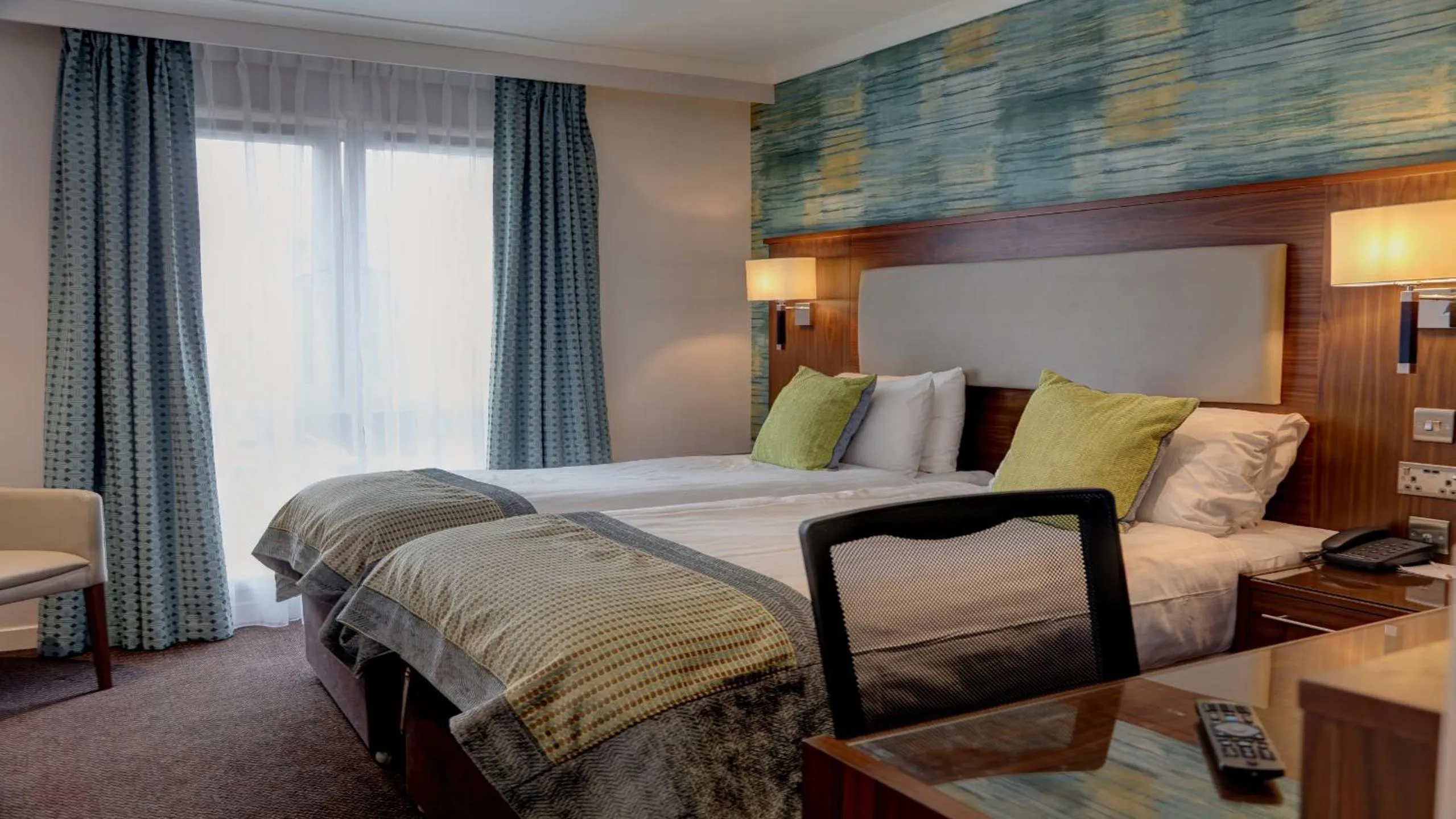 Bed in Invercarse Hotel Dundee, BW Signature Collection