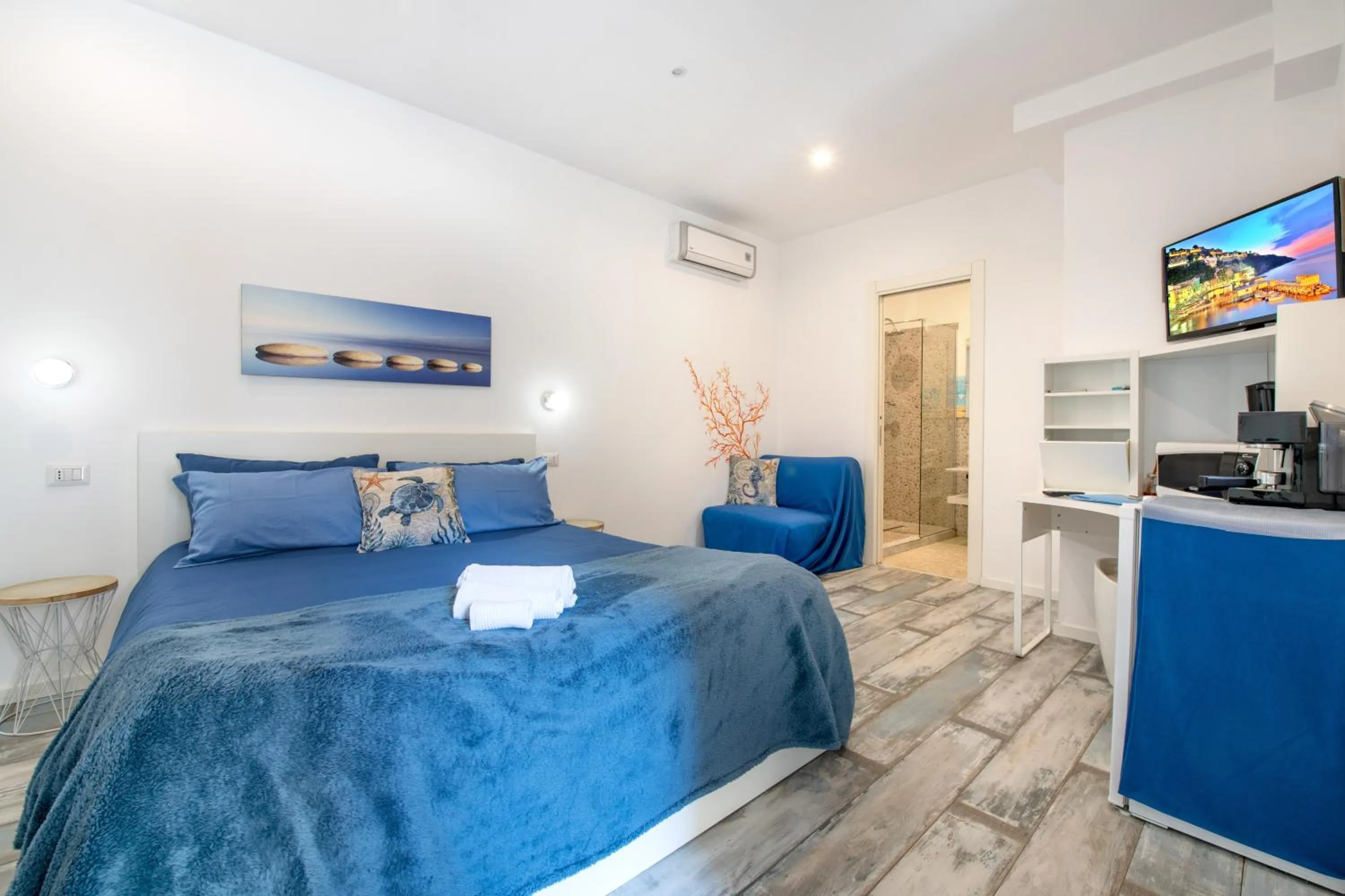 Photo of the whole room, Bed in Il Ciottolo Sorrento