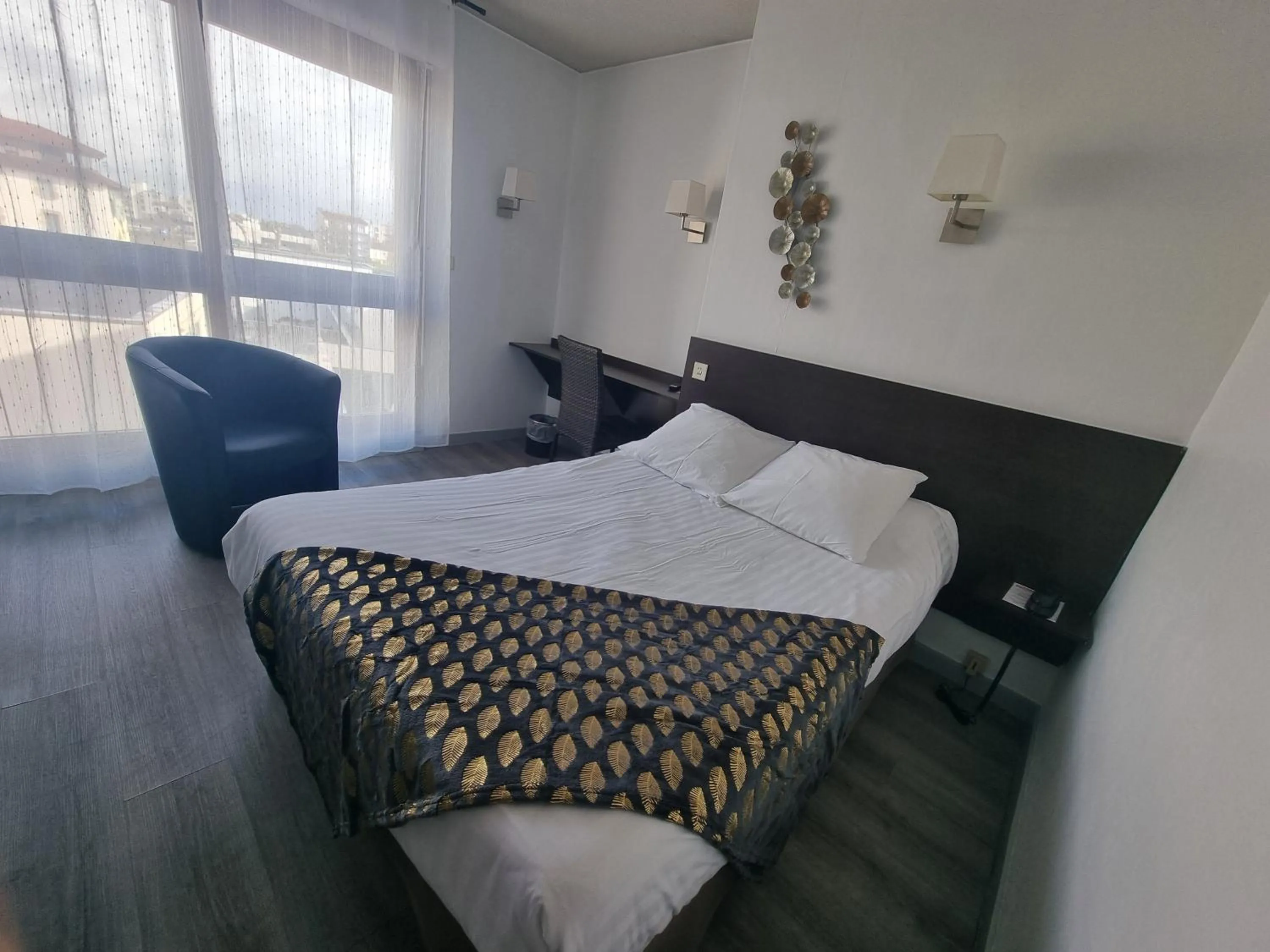 Bedroom in Hôtel le Vascon