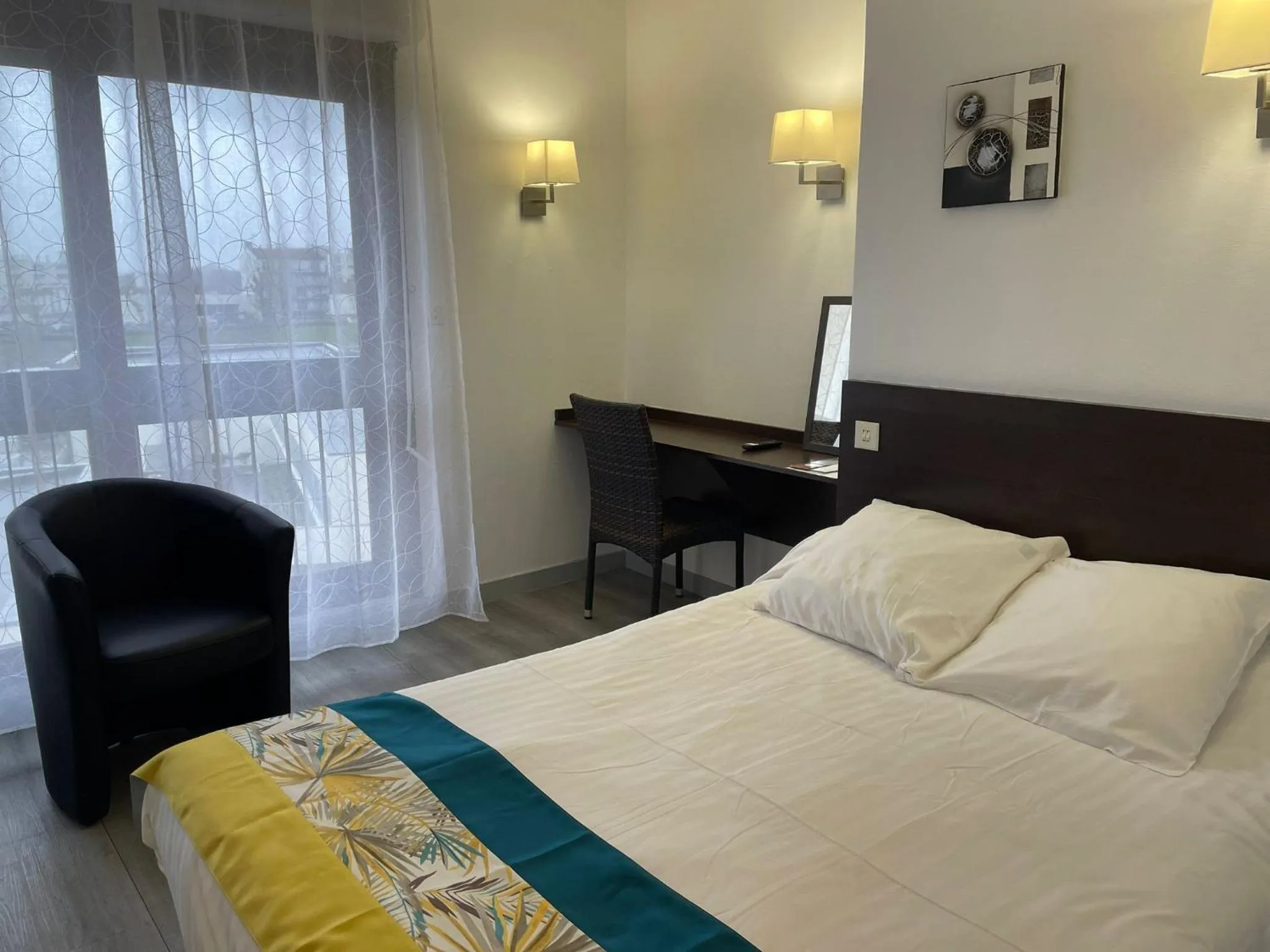 Bedroom in Hôtel le Vascon