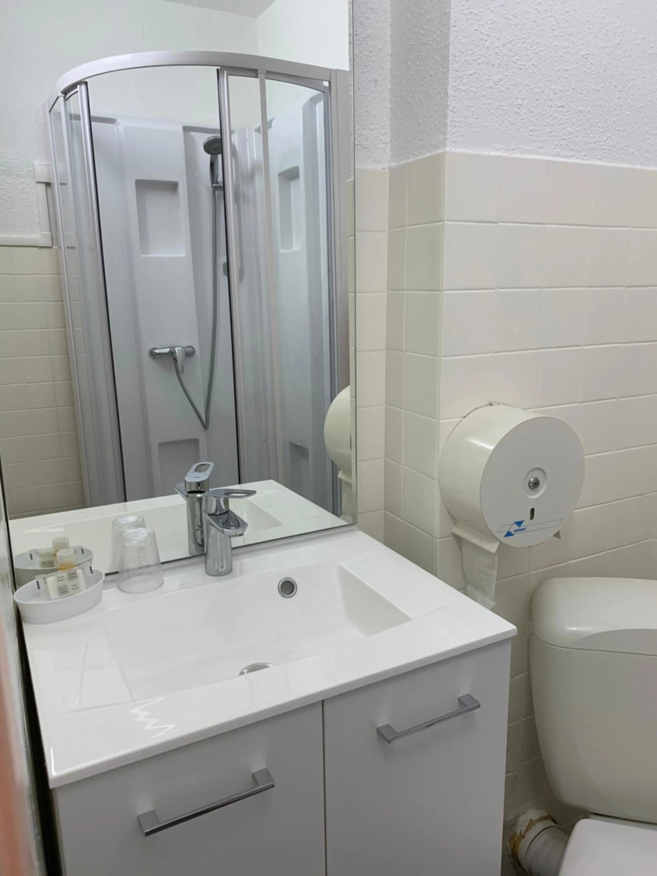 Bathroom in Hôtel le Vascon