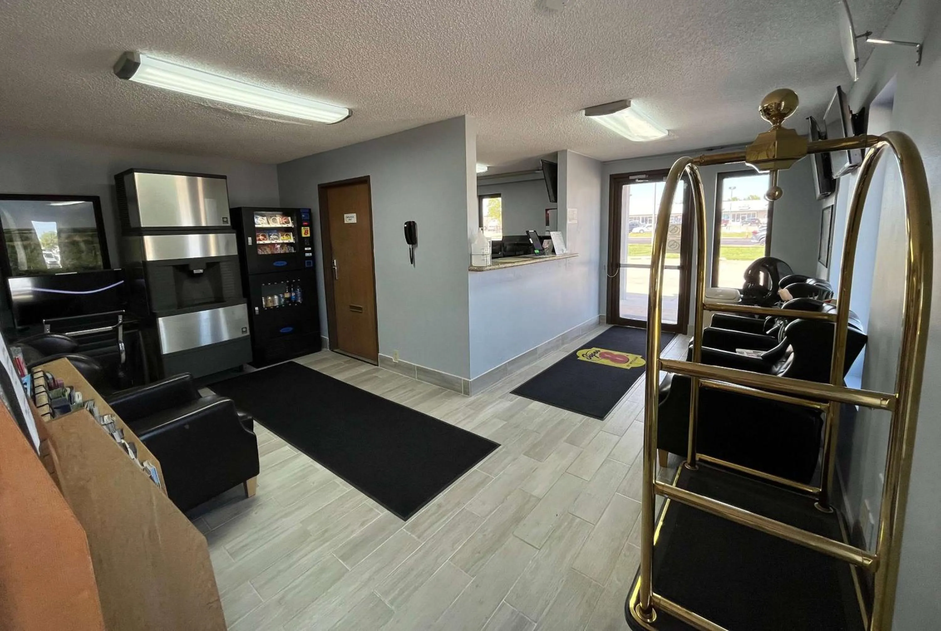 Lobby or reception in Super 8 by Wyndham Emporia