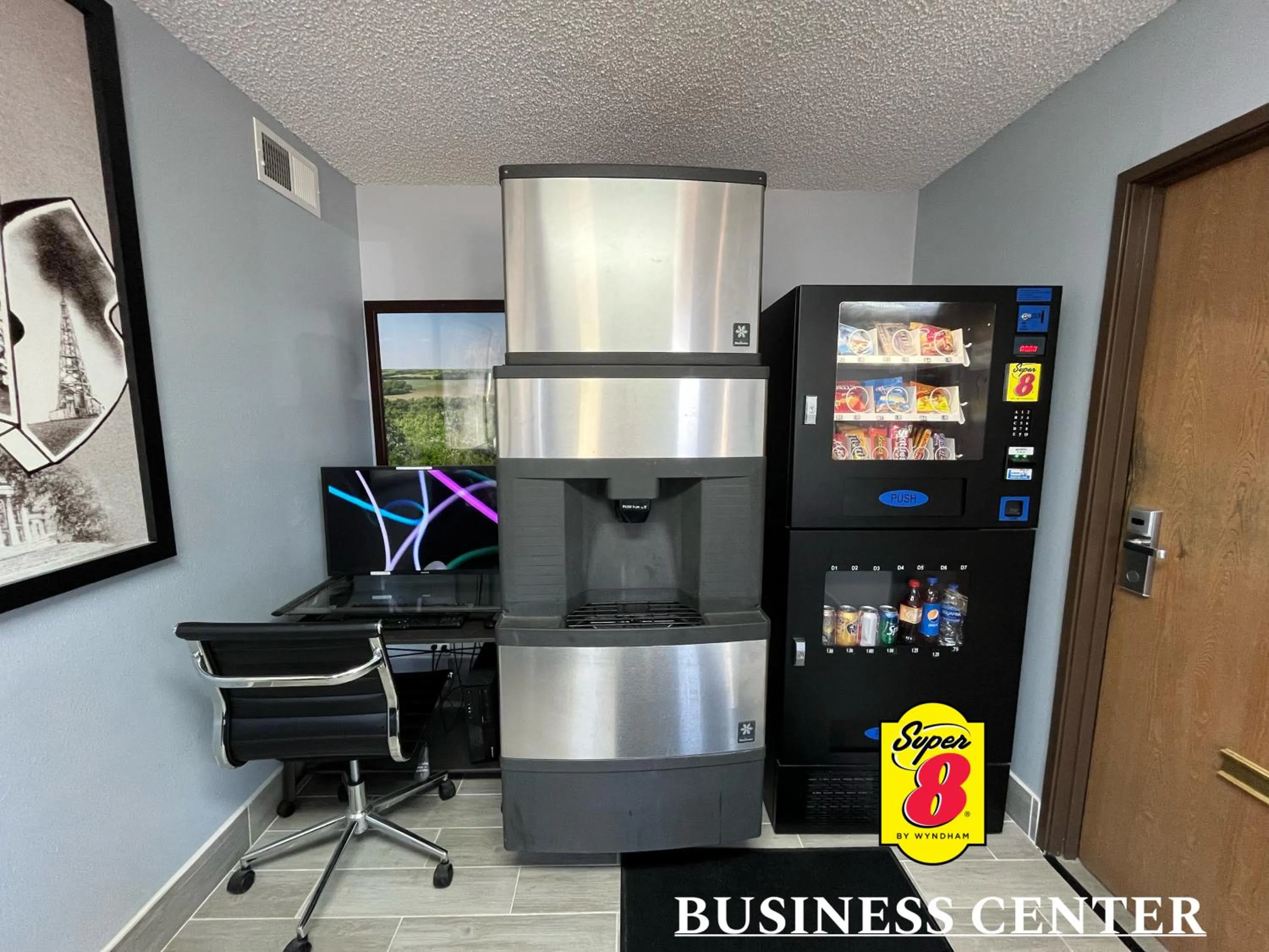 Business facilities in Super 8 by Wyndham Emporia