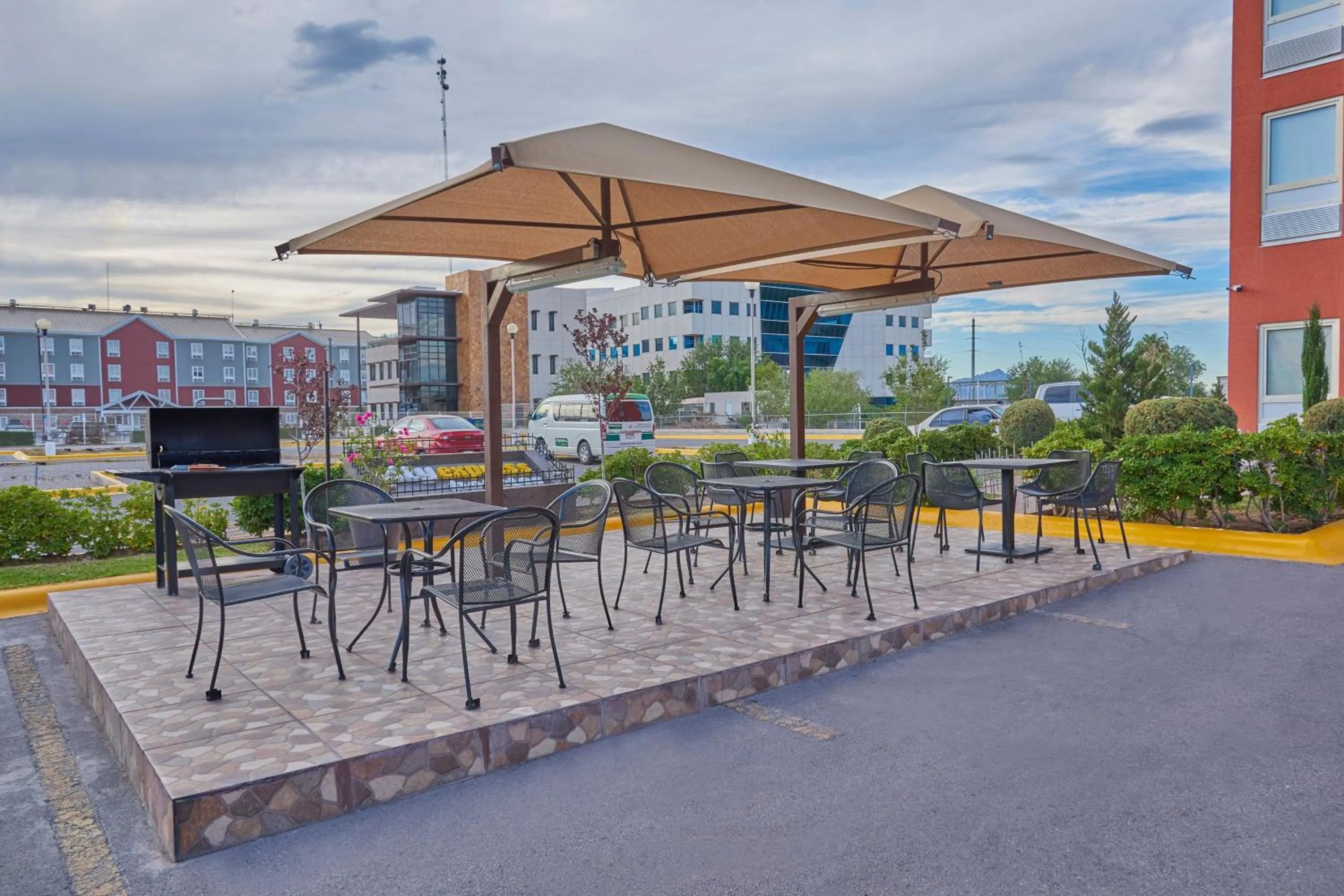 Property building in City Express Junior by Marriott Juarez Consulado