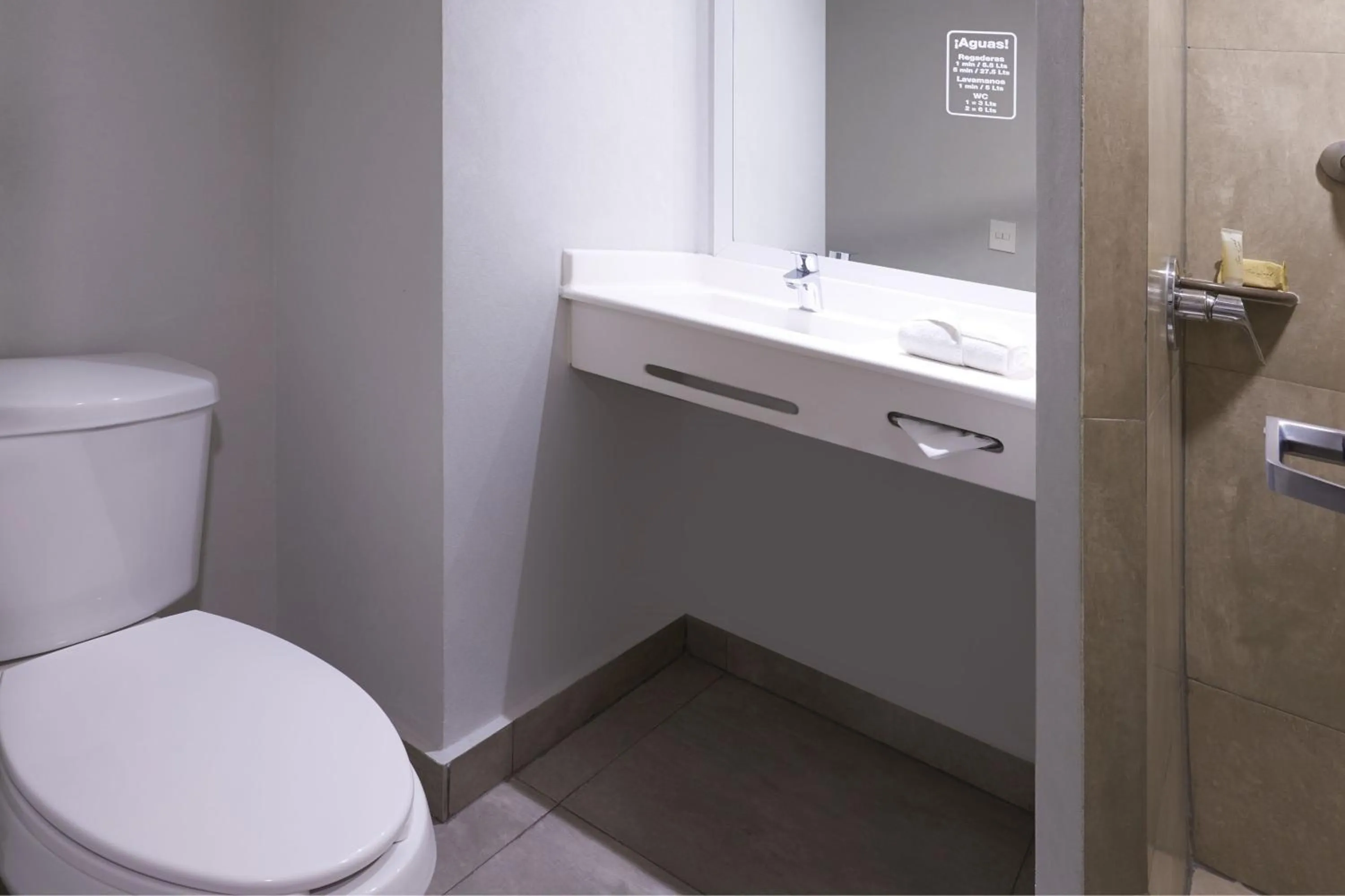 Bathroom in City Express Junior by Marriott Juarez Consulado